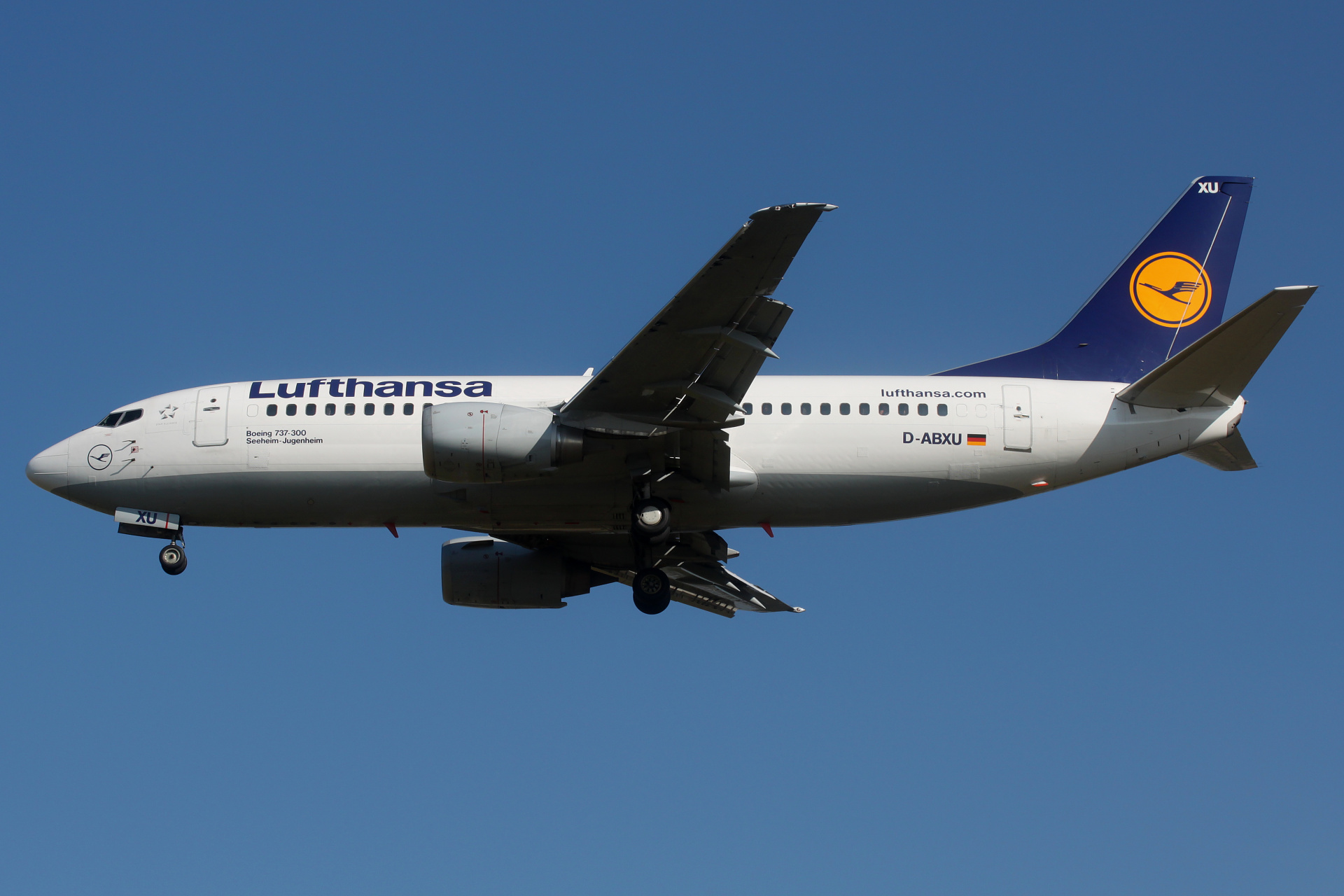 D-ABXU (Aircraft » EPWA Spotting » Boeing 737-300 » Lufthansa)