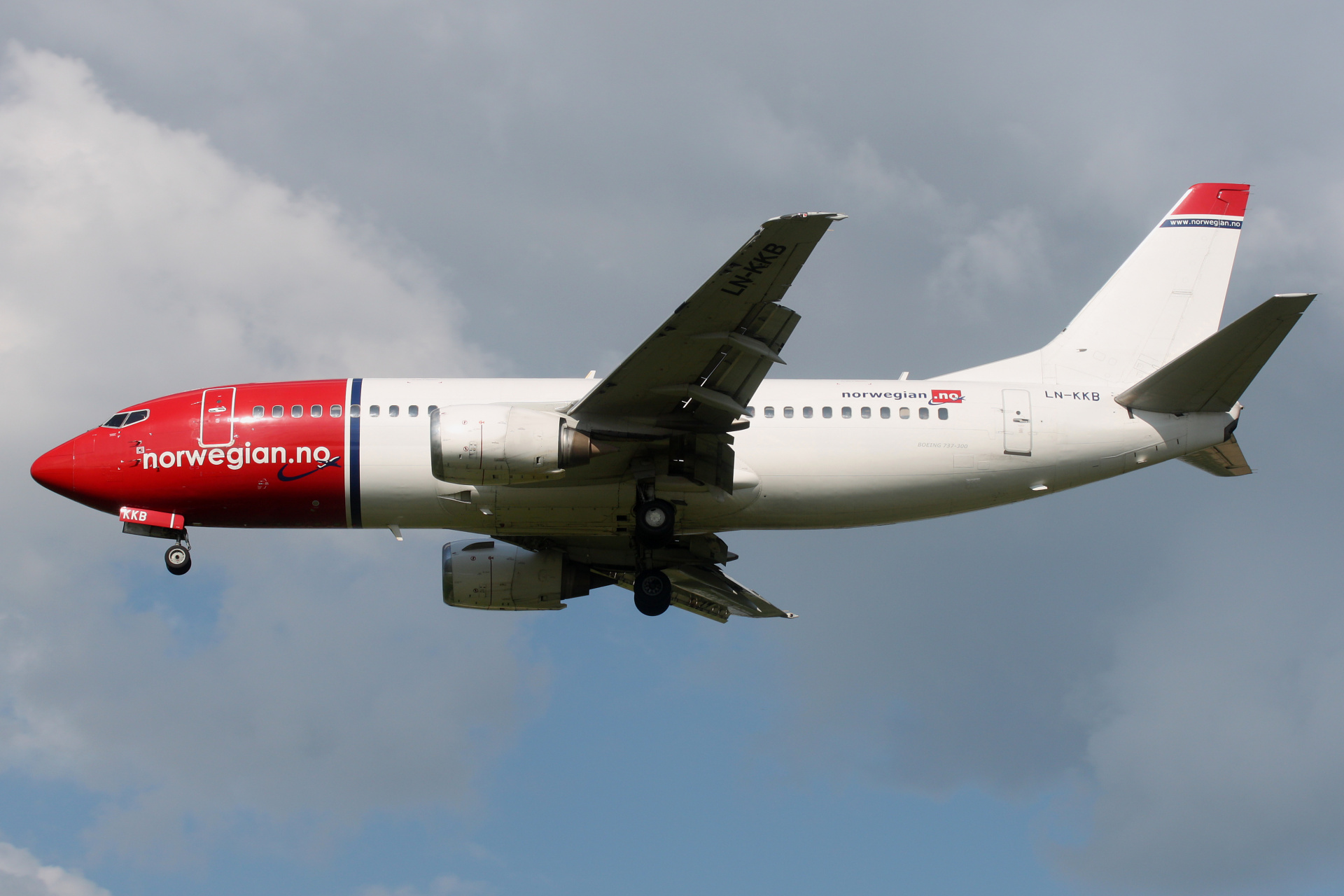 LN-KKB (Aircraft » EPWA Spotting » Boeing 737-300 » Norwegian Air Shuttle)