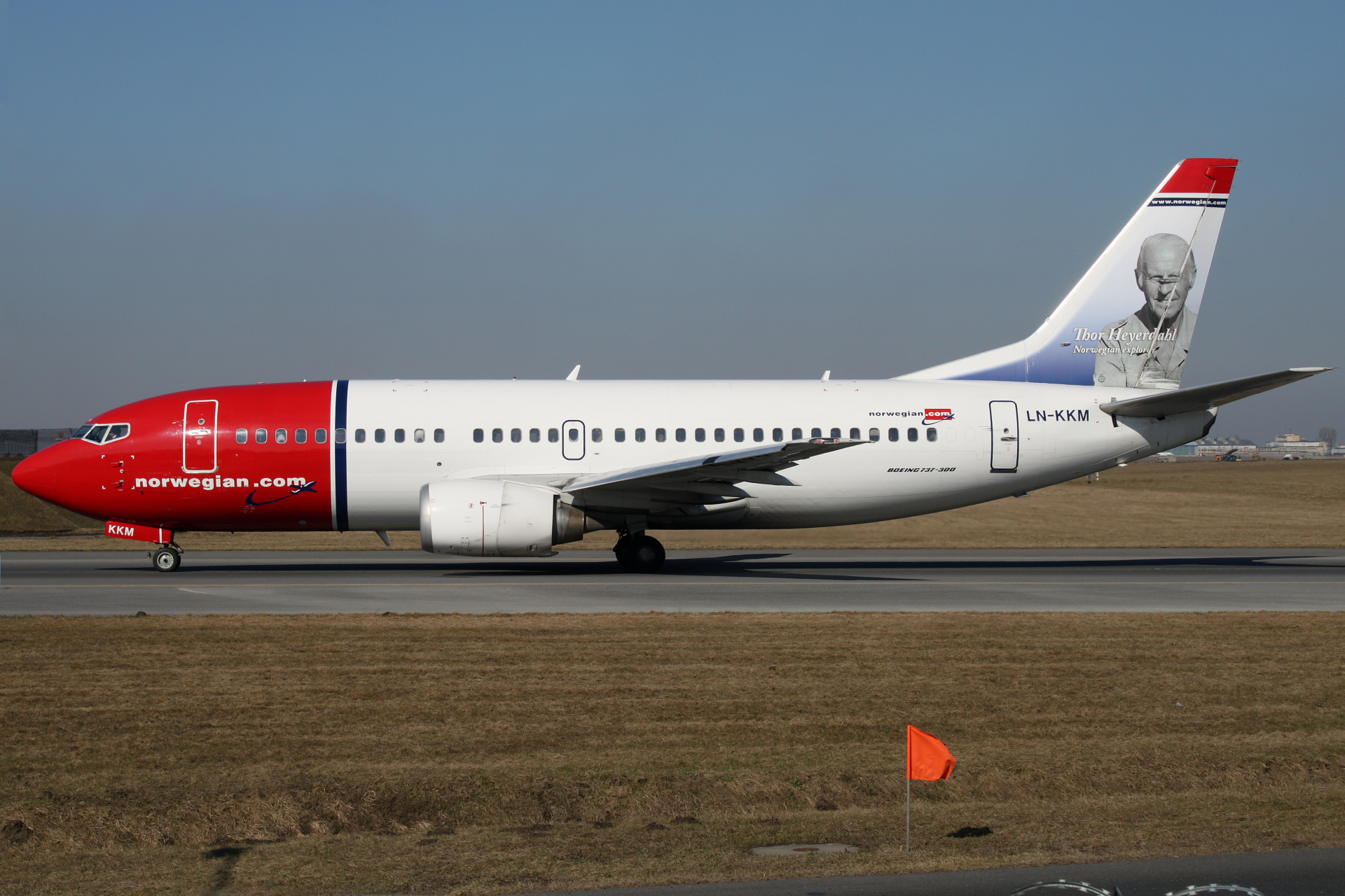 LN-KKM (Aircraft » EPWA Spotting » Boeing 737-300 » Norwegian Air Shuttle)