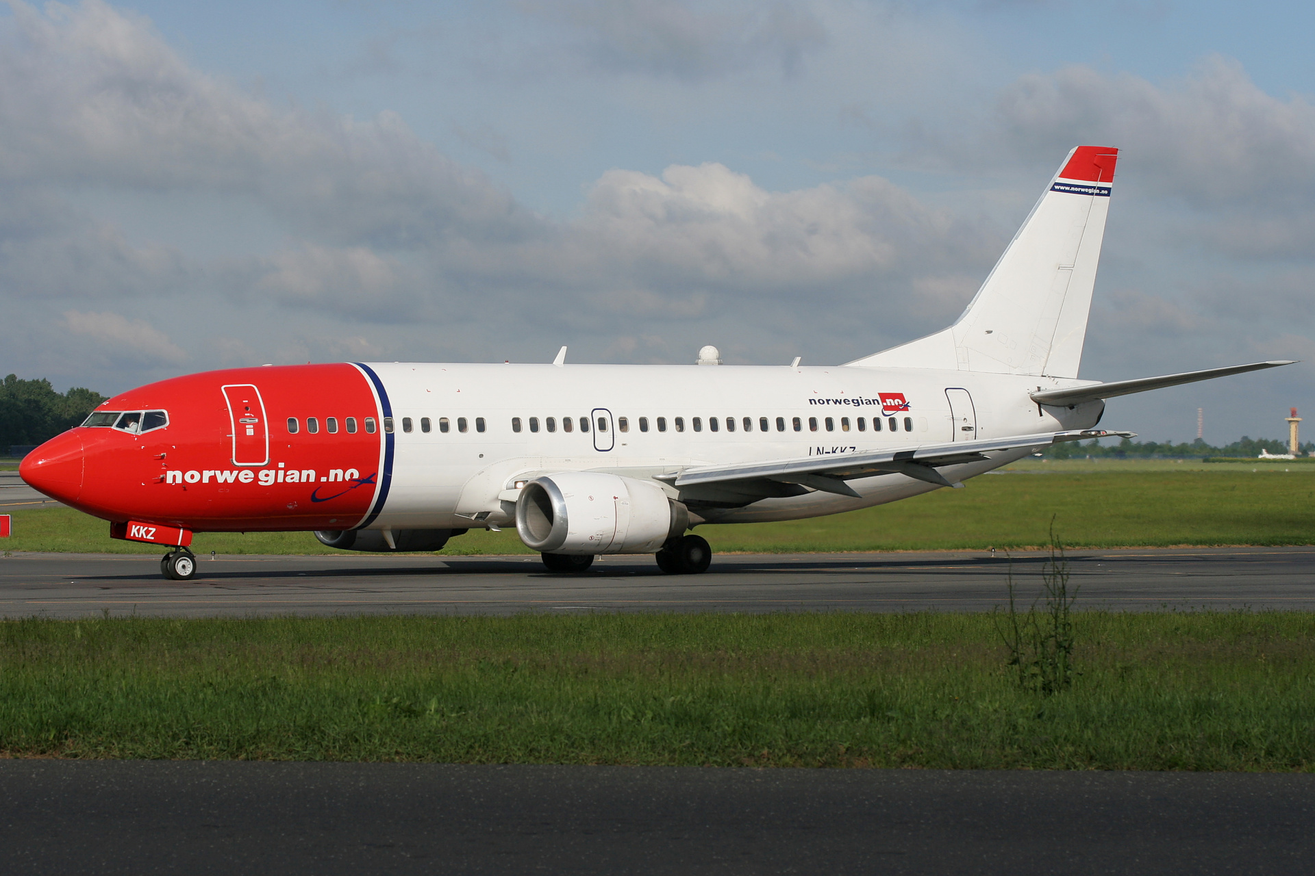 LN-KKZ (Aircraft » EPWA Spotting » Boeing 737-300 » Norwegian Air Shuttle)