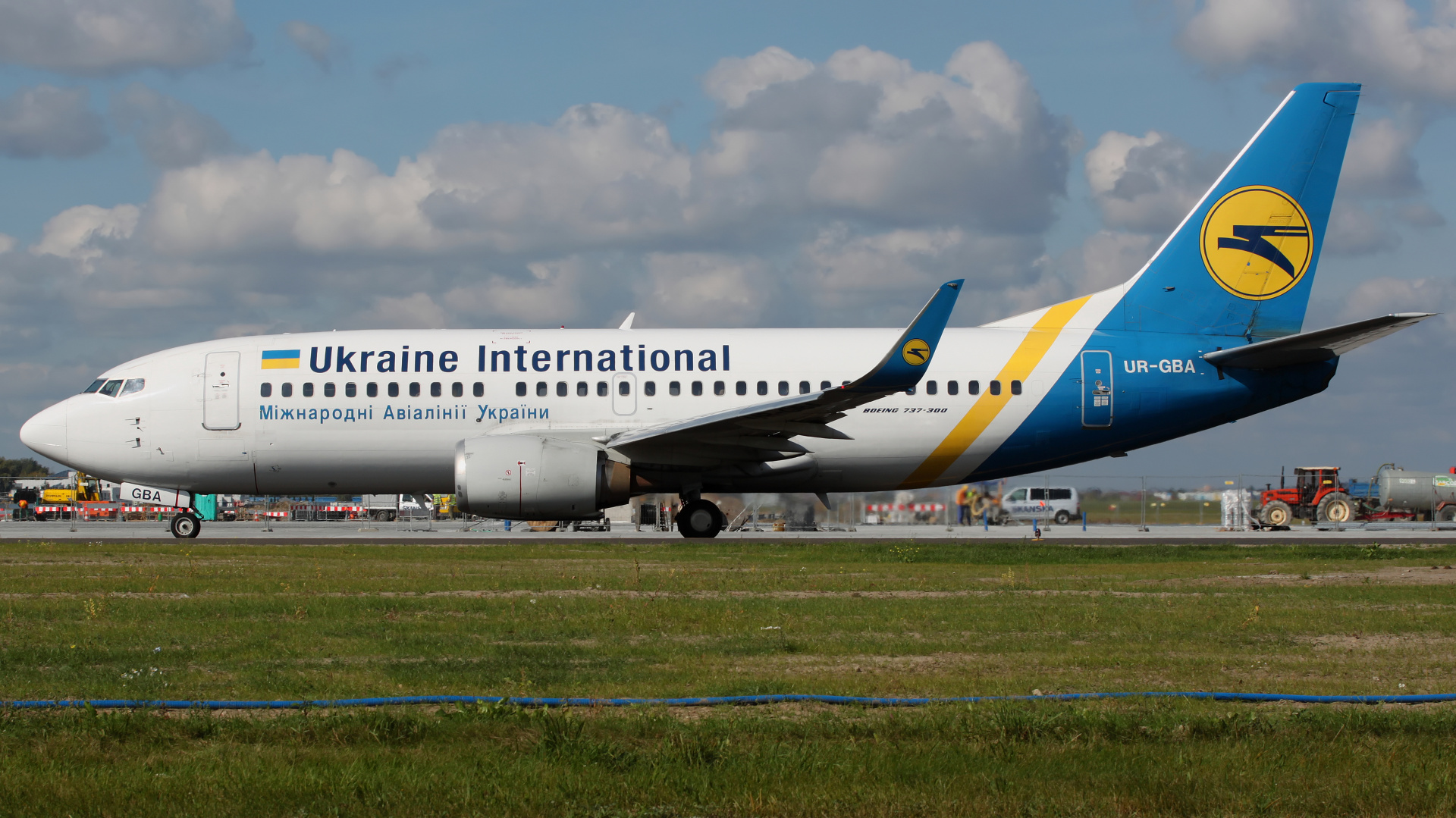 UR-GBA, Ukraine International Airlines (Samoloty » Spotting na EPWA » Boeing 737-300)