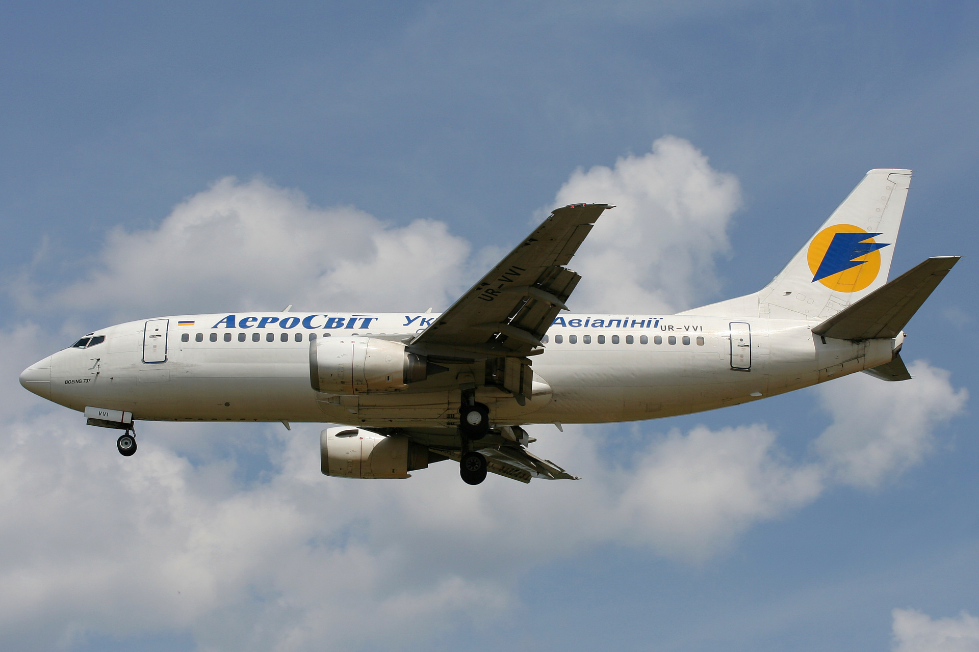 UR-VVI, AeroSvit Ukrainian Airlines (Samoloty » Spotting na EPWA » Boeing 737-300)