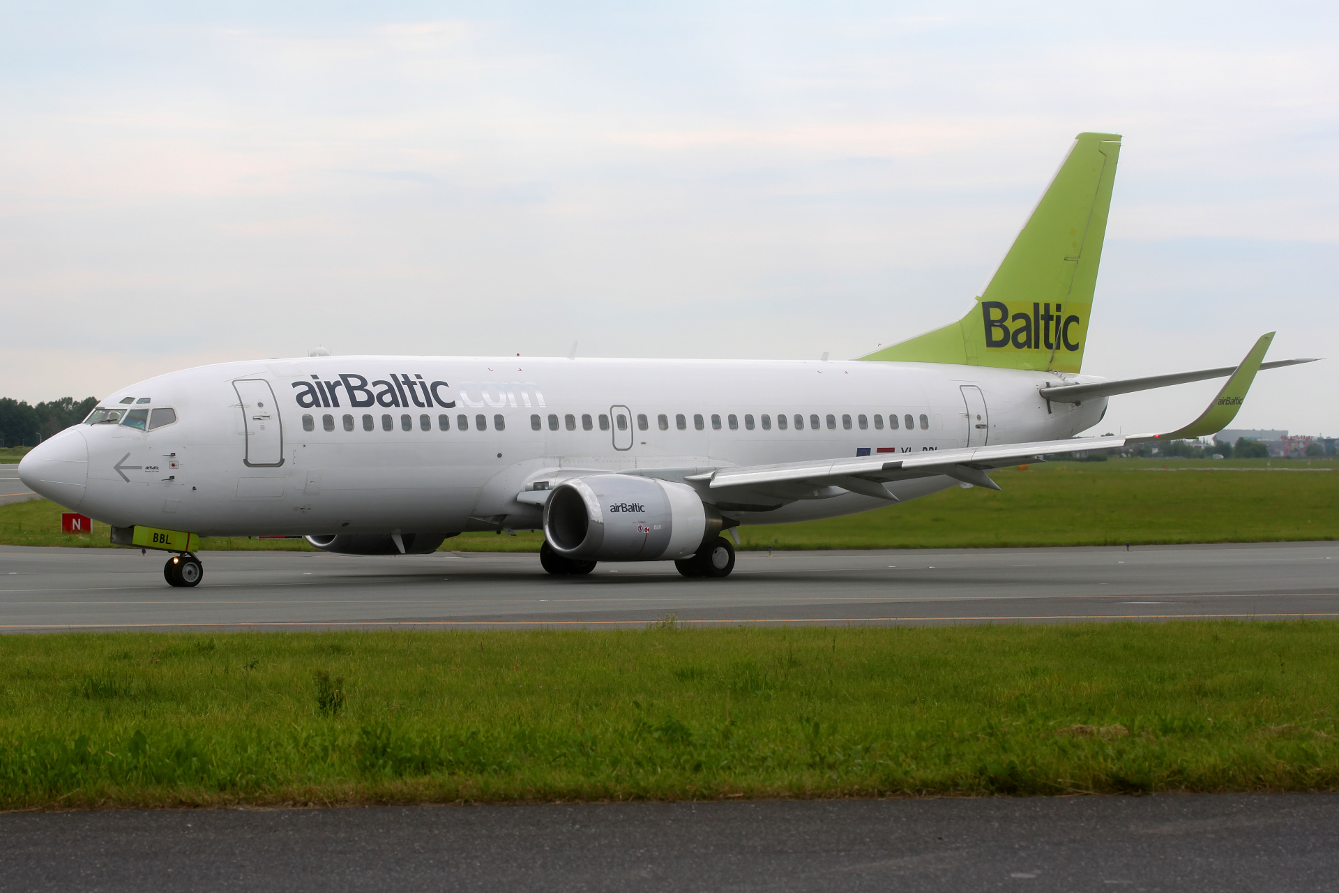 YL-BBL, airBaltic (Samoloty » Spotting na EPWA » Boeing 737-300)