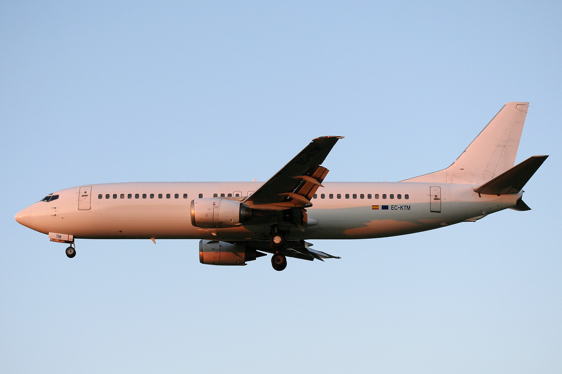 EC-KTM, Futura International Airlines (Samoloty » Spotting na EPWA » Boeing 737-400)
