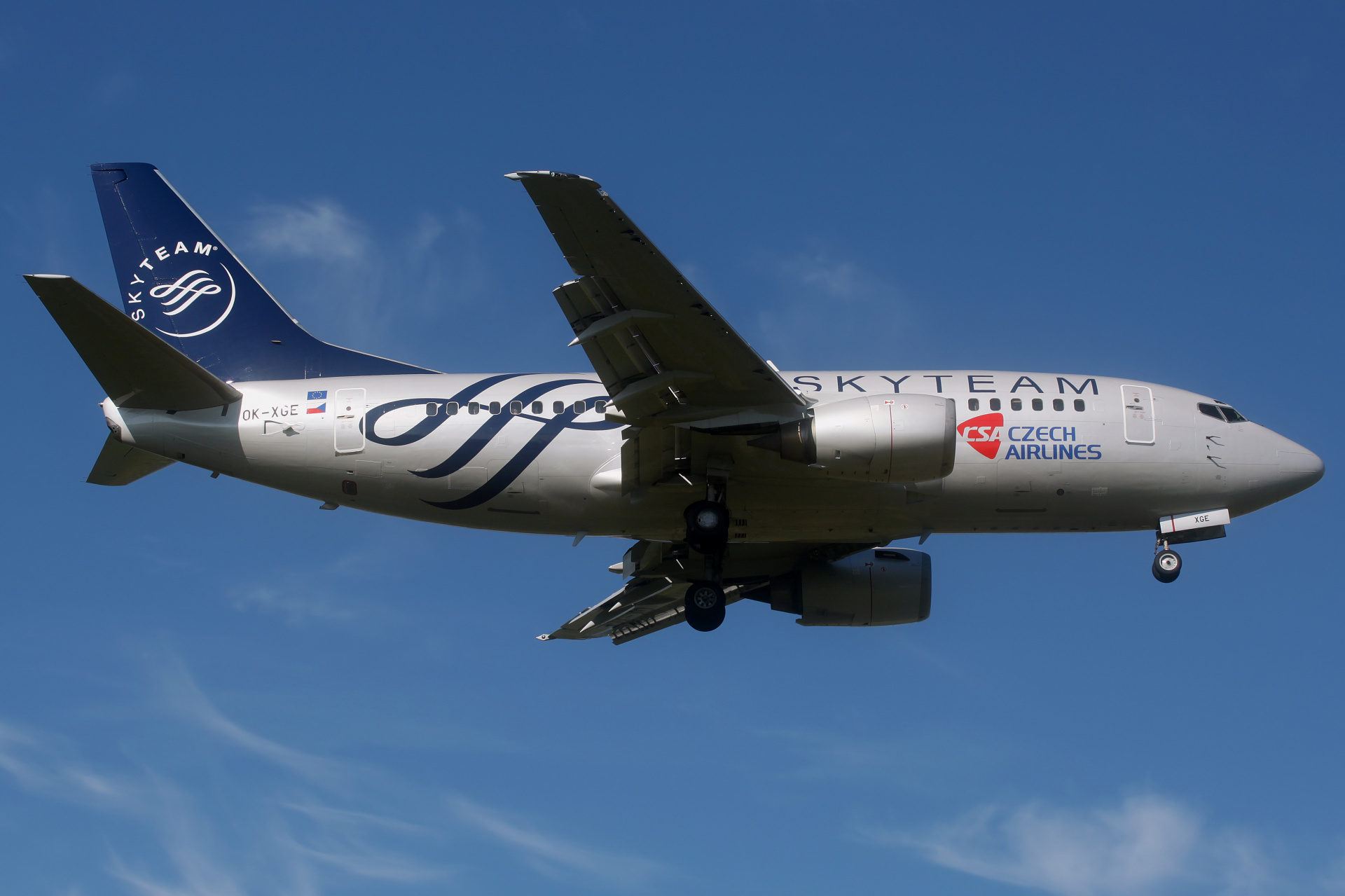 OK-XGE (malowanie SkyTeam) (Samoloty » Spotting na EPWA » Boeing 737-500 » CSA Czech Airlines)
