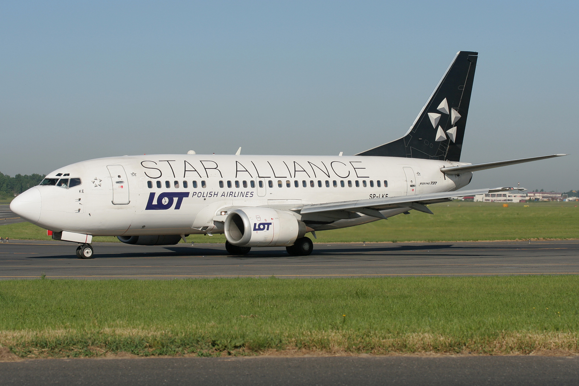 SP-LKE (malowanie Star Alliance) (Samoloty » Spotting na EPWA » Boeing 737-500 » Polskie Linie Lotnicze LOT)