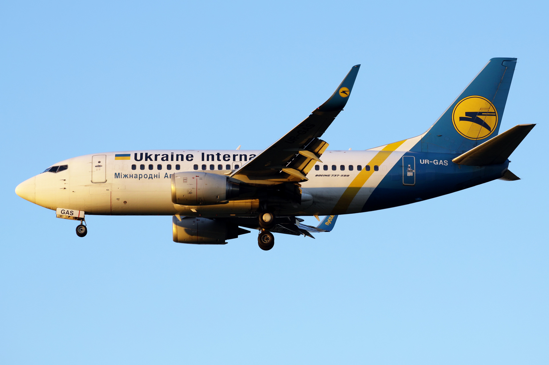 UR-GAS, Ukraine International Airlines (Samoloty » Spotting na EPWA » Boeing 737-500)