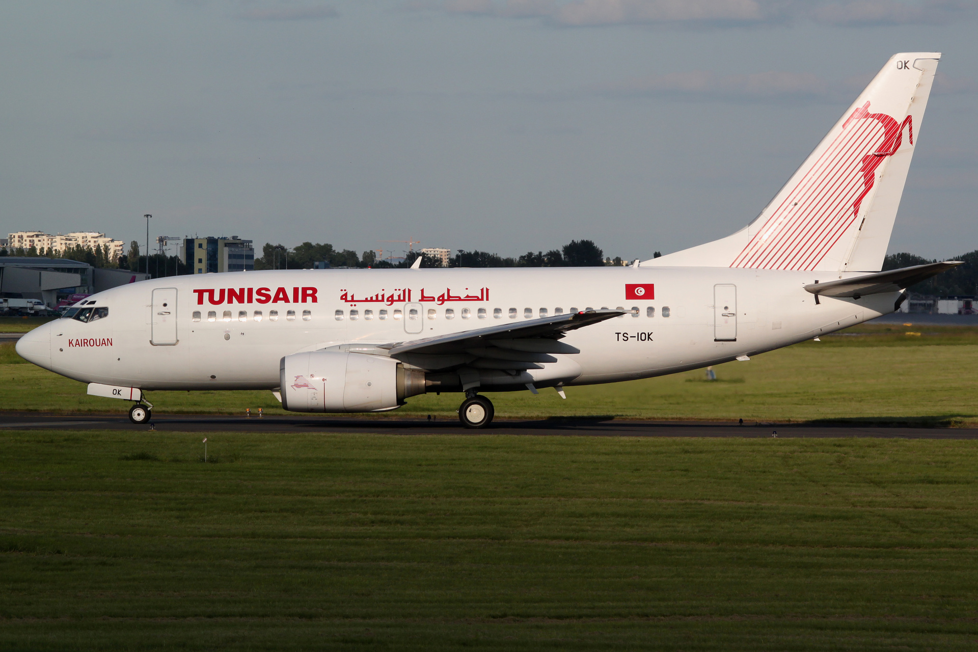 TS-IOK, TunisAir (Samoloty » Spotting na EPWA » Boeing 737-600)