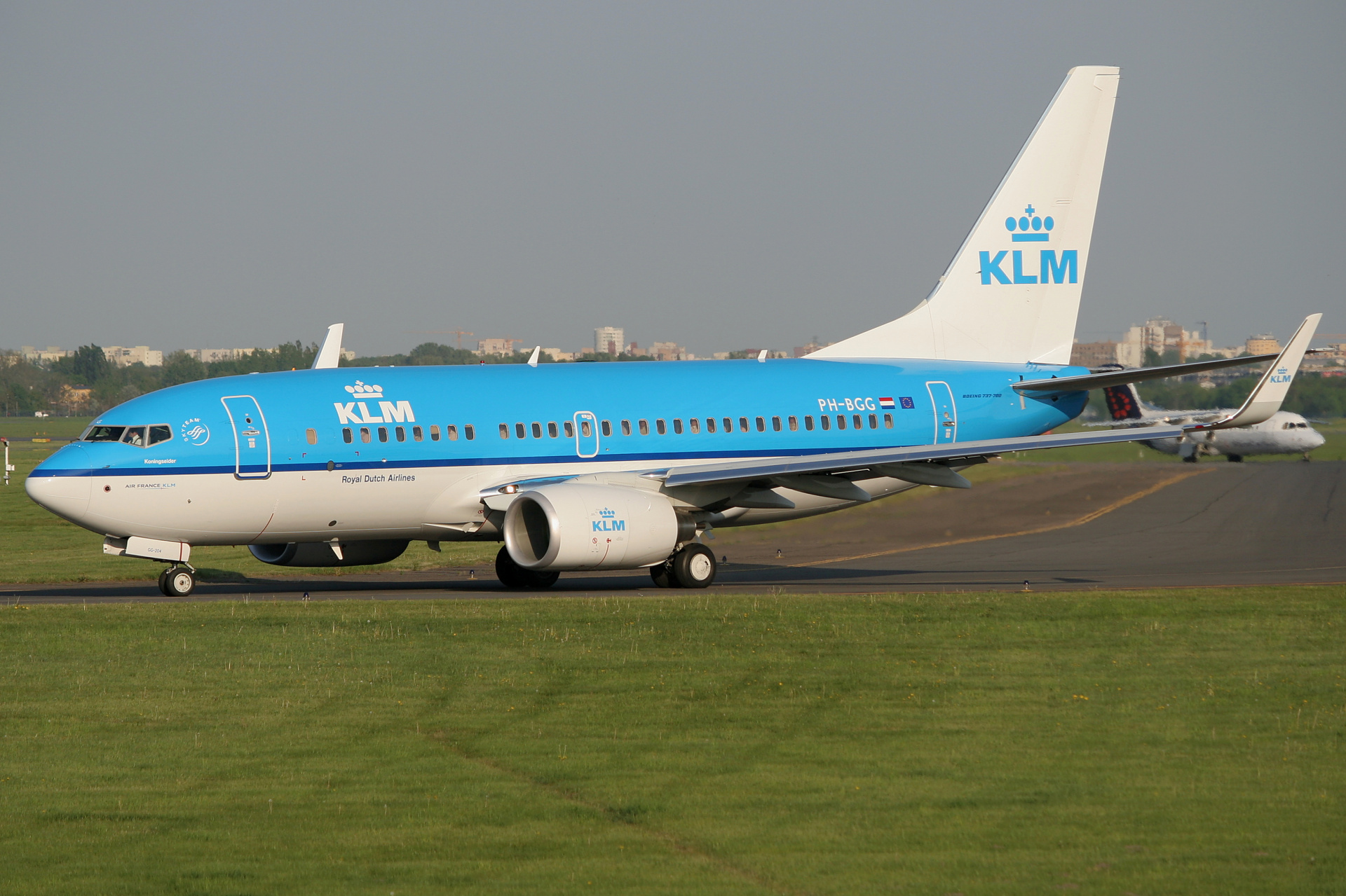 PH-BGG (Samoloty » Spotting na EPWA » Boeing 737-700 » KLM Royal Dutch Airlines)