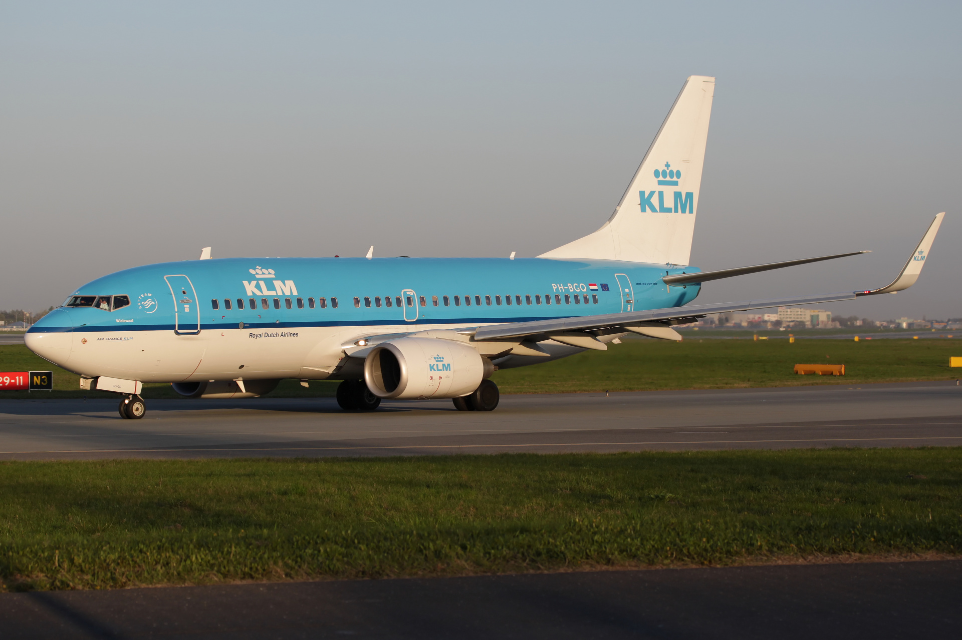 PH-BGQ (Samoloty » Spotting na EPWA » Boeing 737-700 » KLM Royal Dutch Airlines)