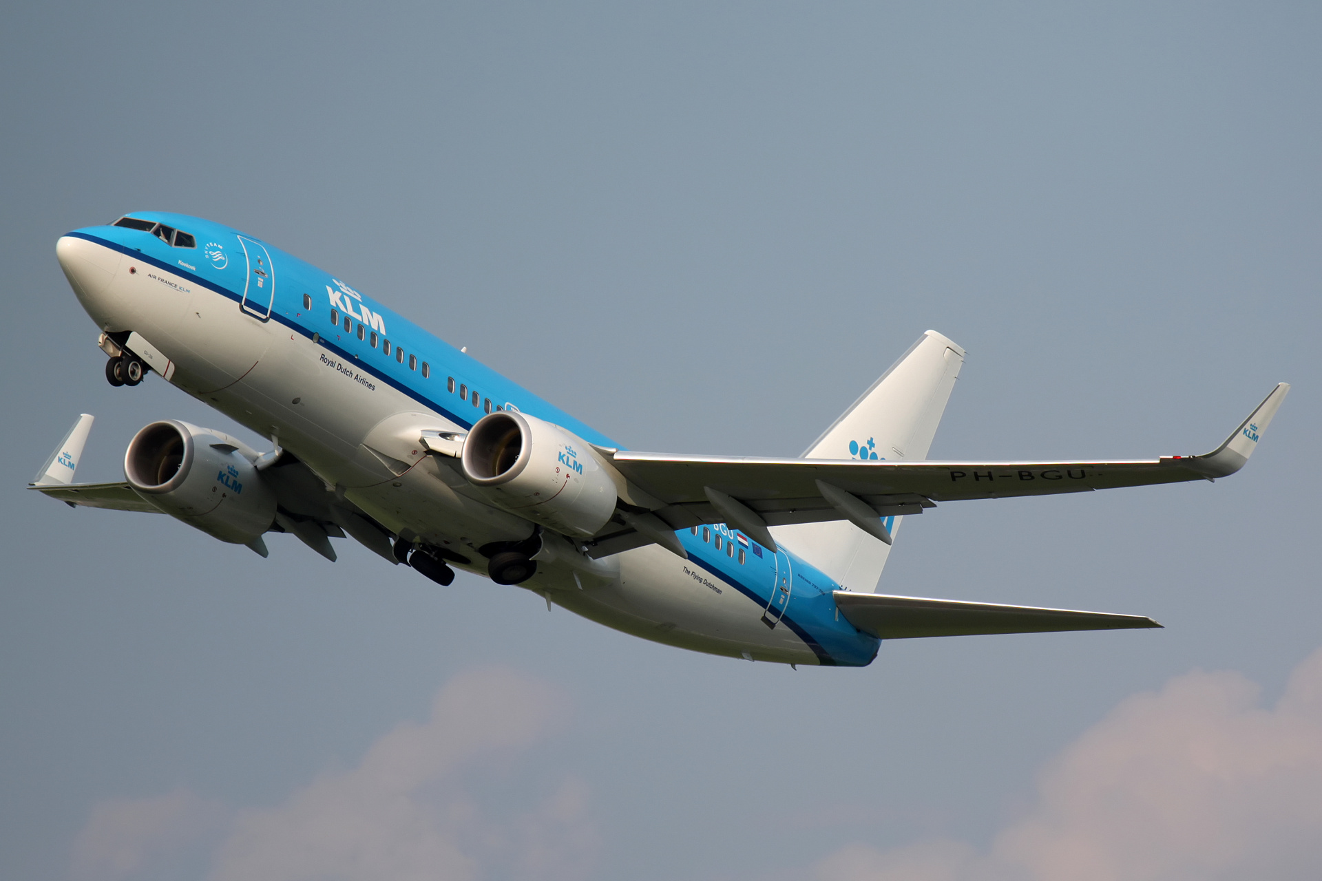 PH-BGU (Aircraft » EPWA Spotting » Boeing 737-700 » KLM Royal Dutch Airlines)