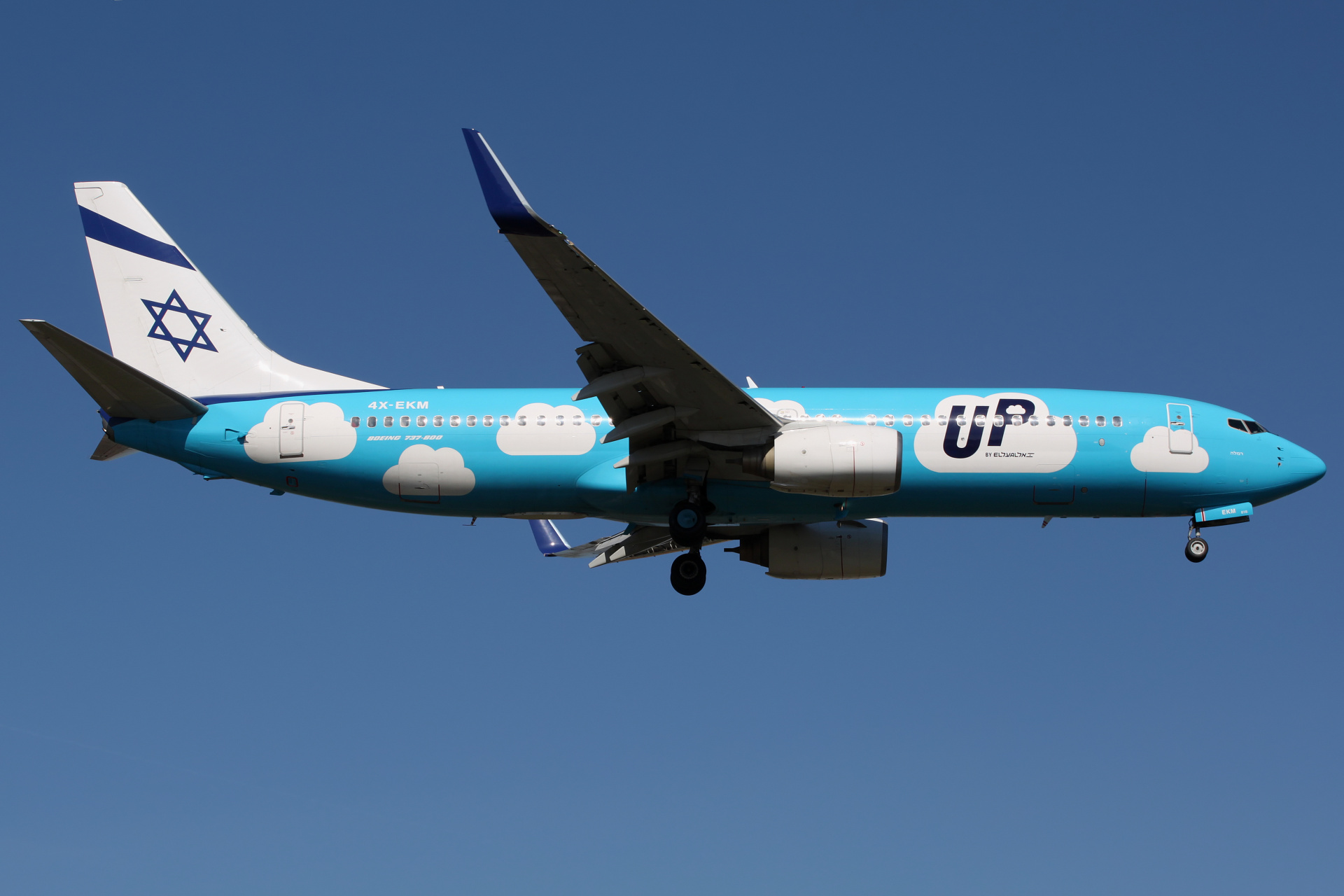 4X-EKM, UP by El Al (Samoloty » Spotting na EPWA » Boeing 737-800)