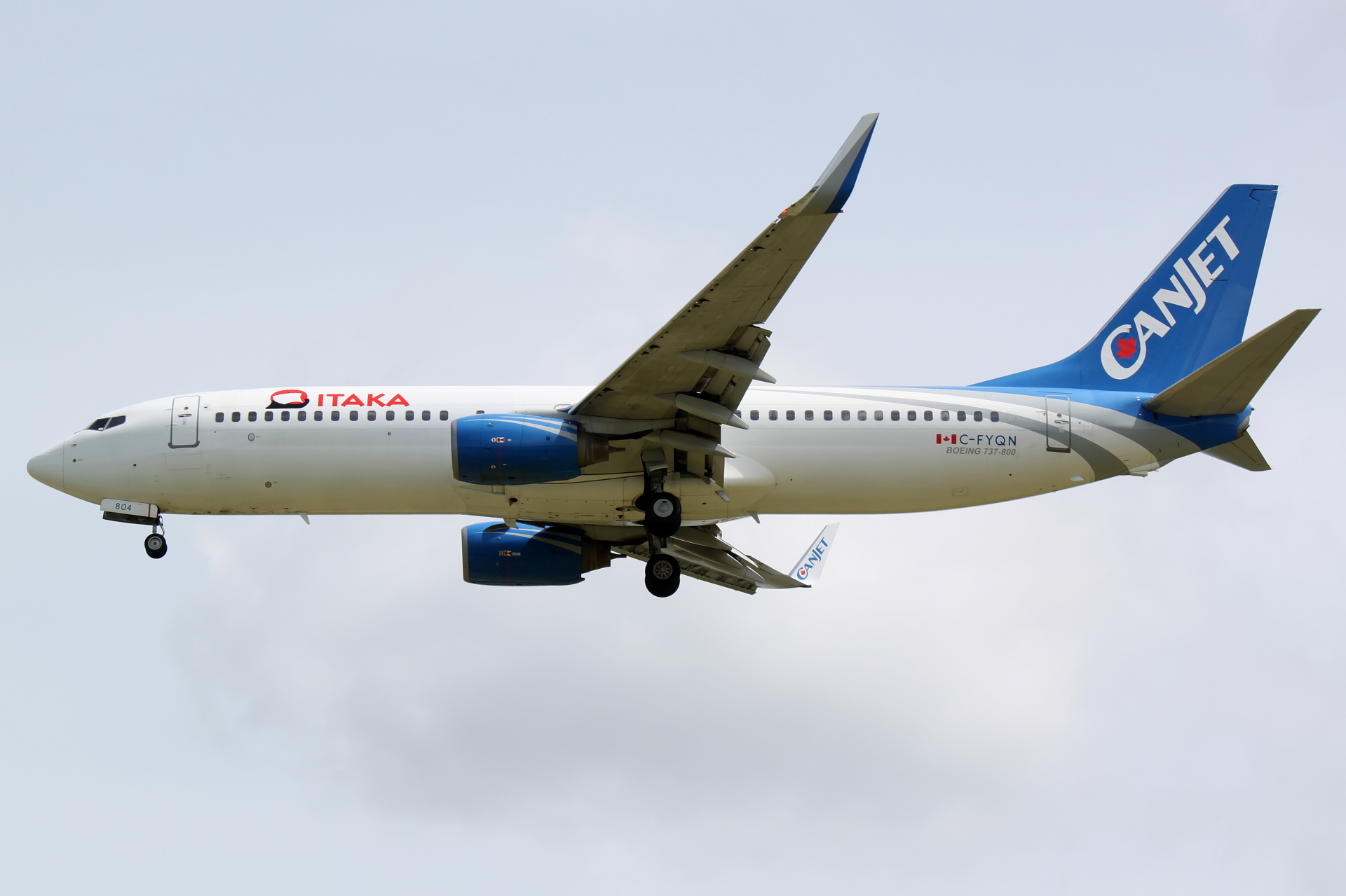 C-FYQN, CanJet (Itaka) (Samoloty » Spotting na EPWA » Boeing 737-800)