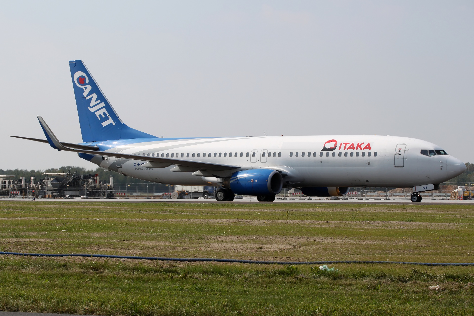 C-FYQO, CanJet (Itaka) (Samoloty » Spotting na EPWA » Boeing 737-800)