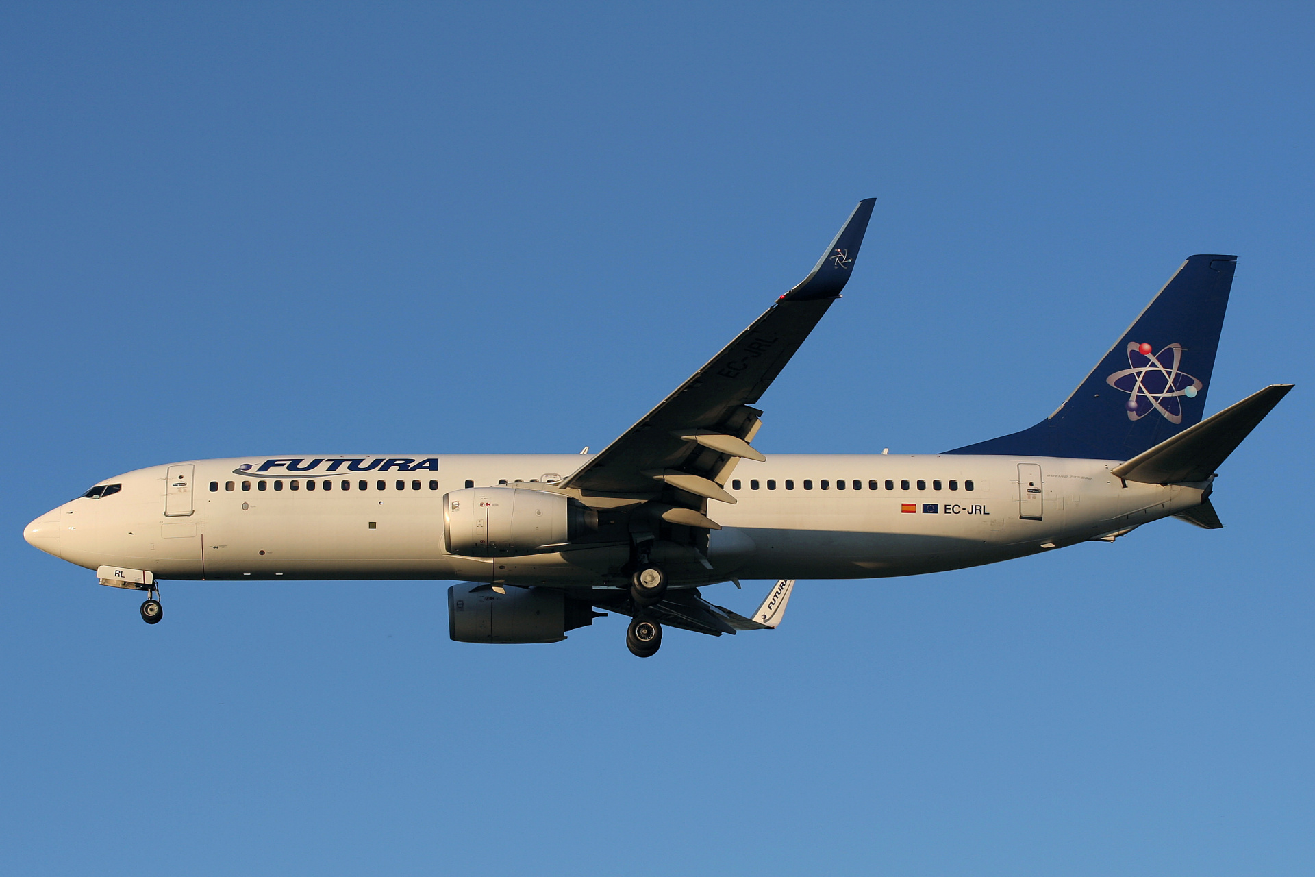 EC-JRL, Futura International Airlines (Aircraft » EPWA Spotting » Boeing 737-800)