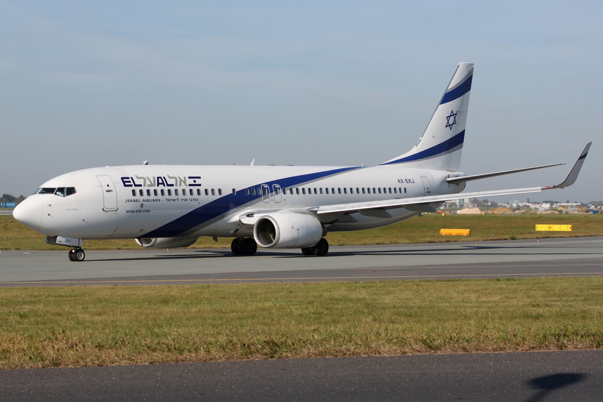4X-EKJ (Aircraft » EPWA Spotting » Boeing 737-800 » El Al Israel Airlines)