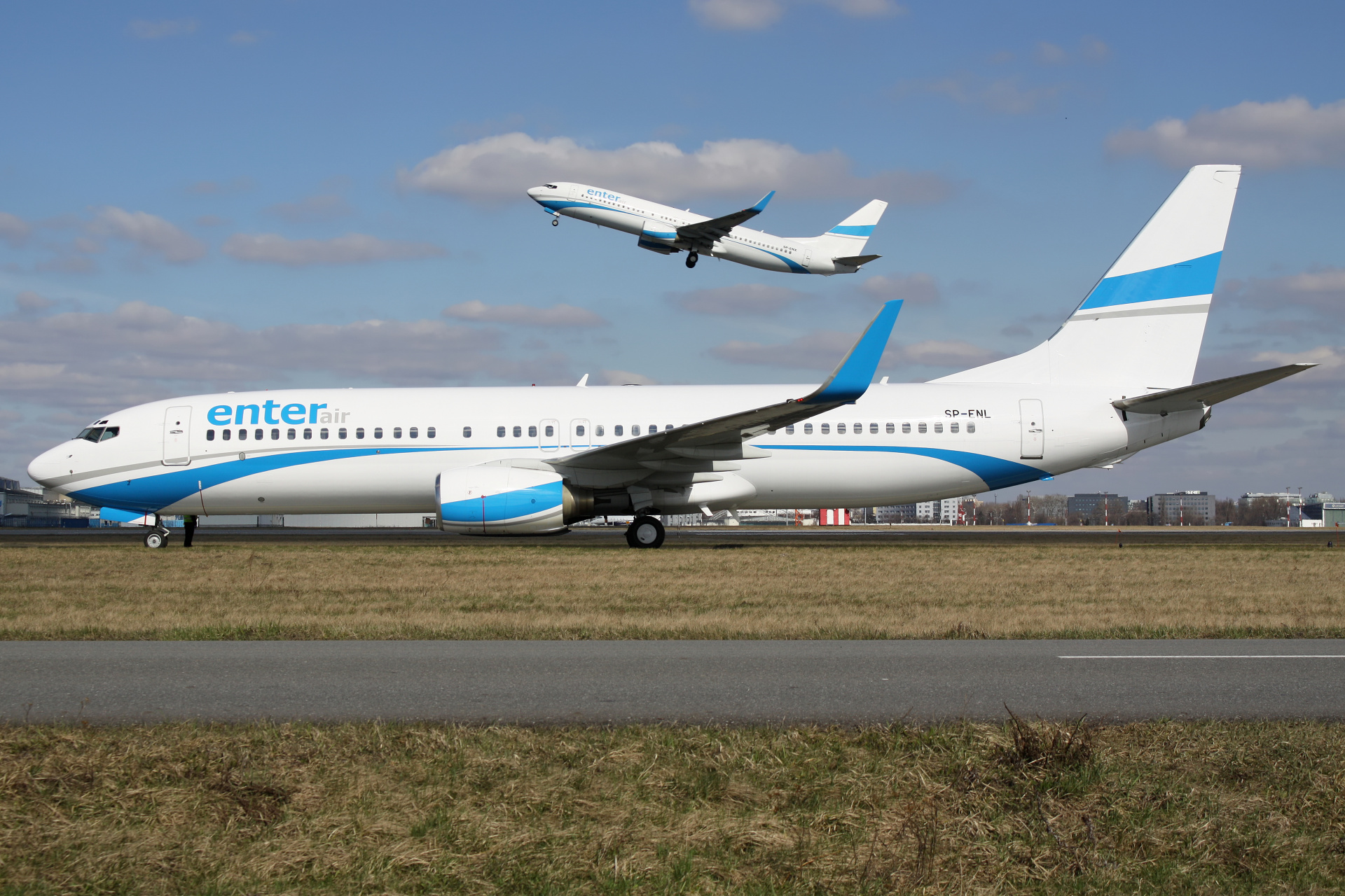 SP-ENL (Aircraft » EPWA Spotting » Boeing 737-800 » Enter Air)