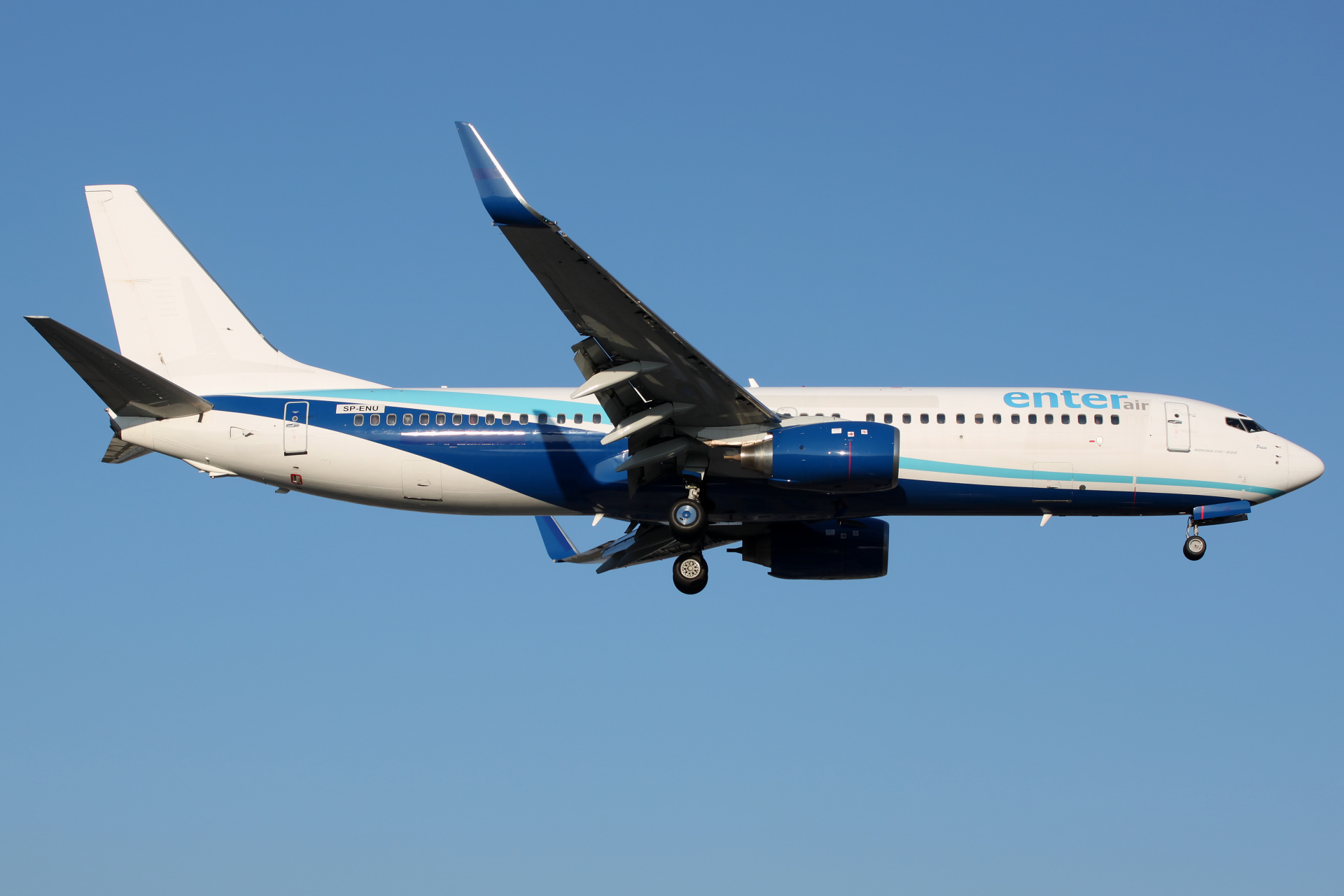 SP-ENU (częściowe malowanie Cabo Verde Airlines) (Samoloty » Spotting na EPWA » Boeing 737-800 » Enter Air)