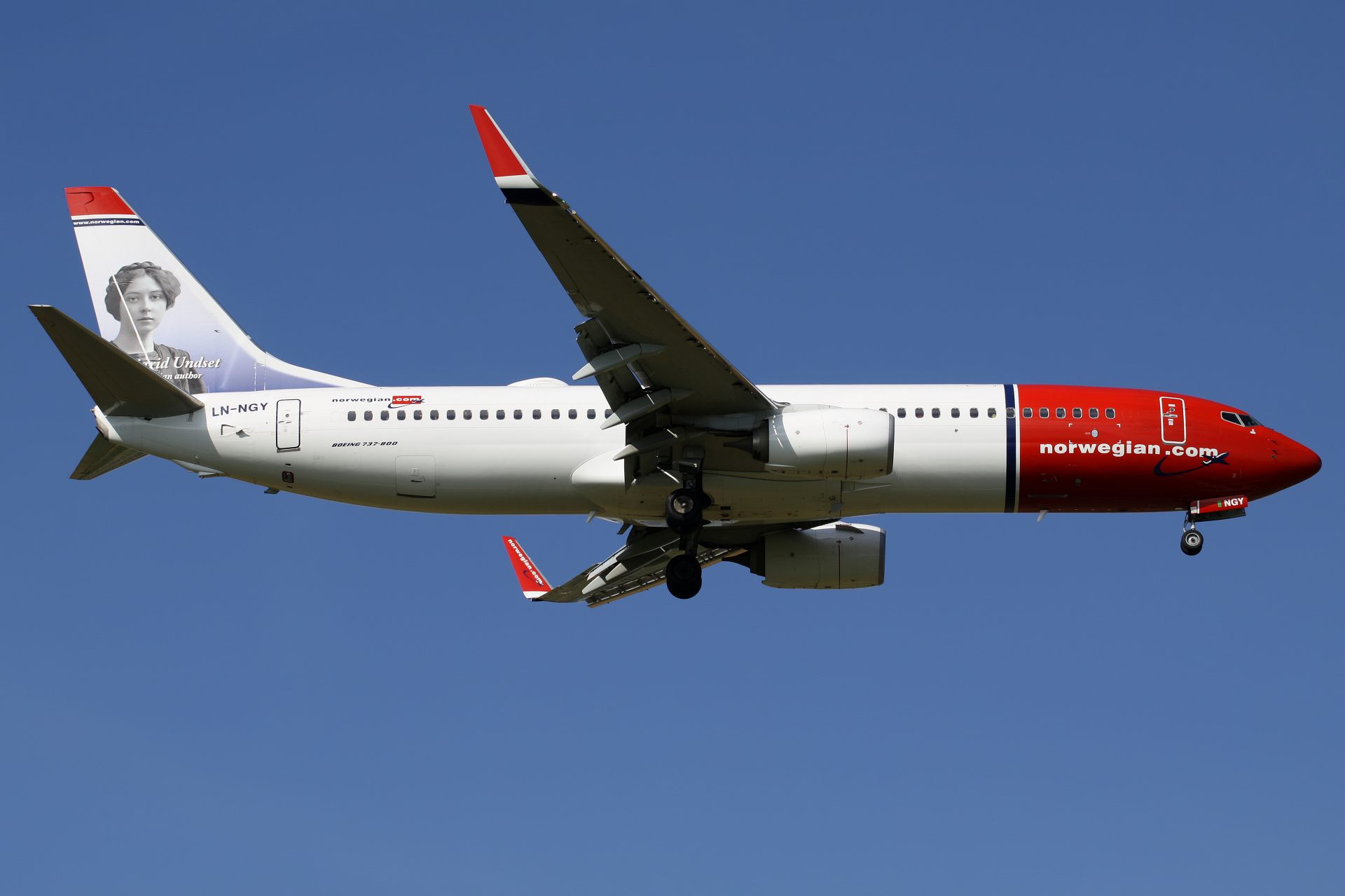 LN-NGY, Norwegian Air Shuttle (Samoloty » Spotting na EPWA » Boeing 737-800 » Norwegian Air)