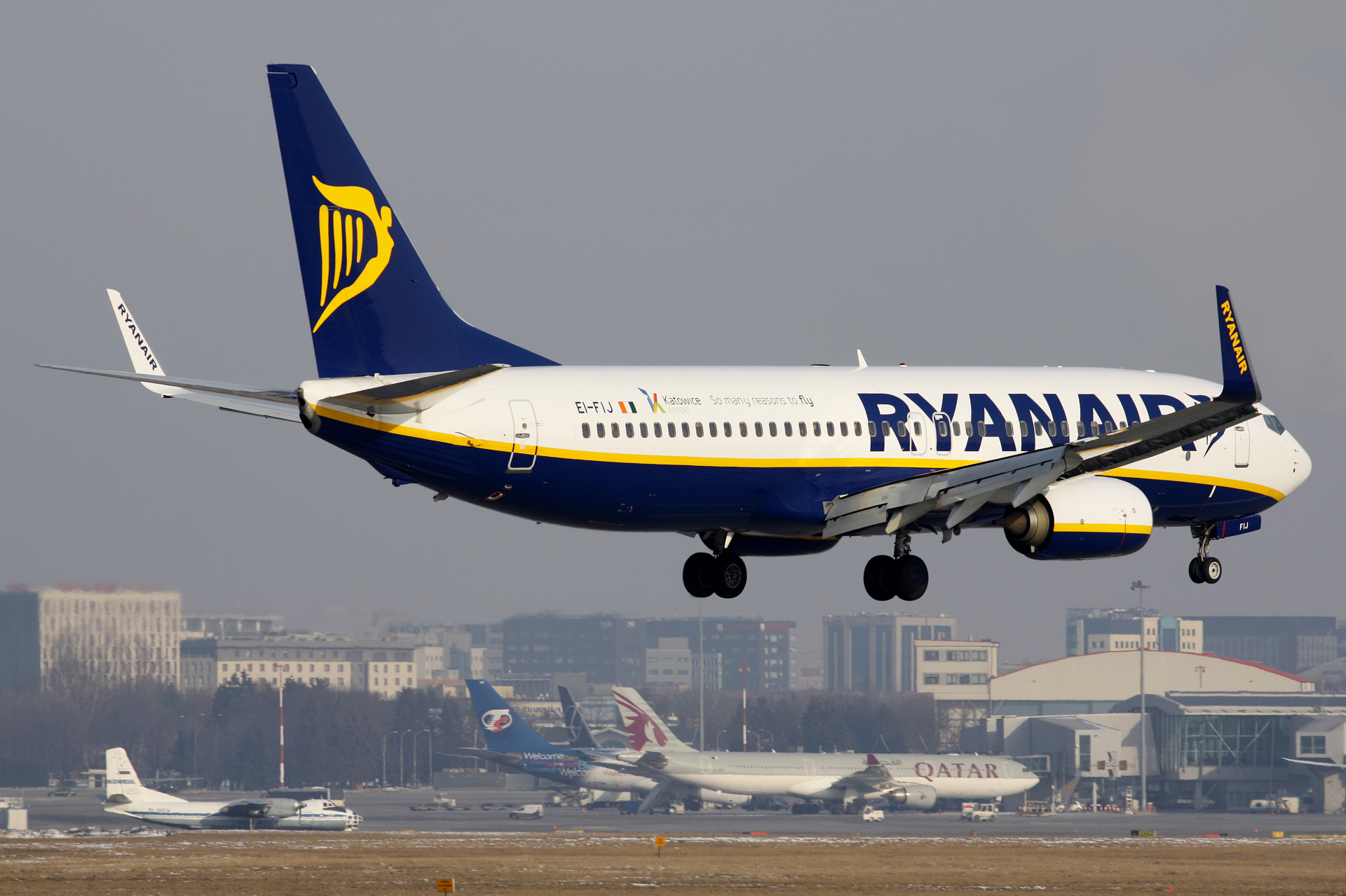 EI-EIJ (naklejka Lotnisko Katowice) (Samoloty » Spotting na EPWA » Boeing 737-800 » Ryanair)