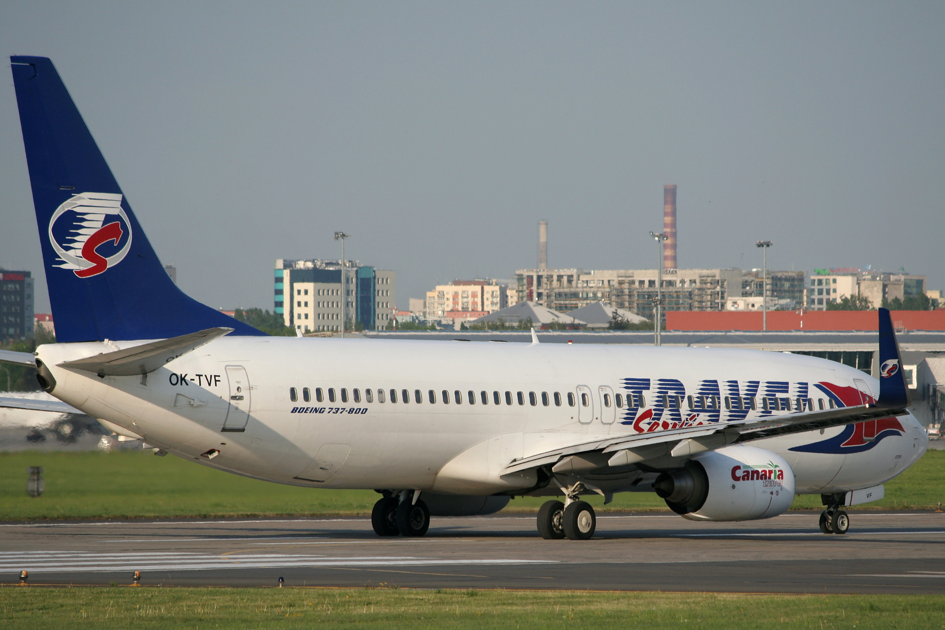 OK-TVF (Samoloty » Spotting na EPWA » Boeing 737-800 » Travel Service Airlines)
