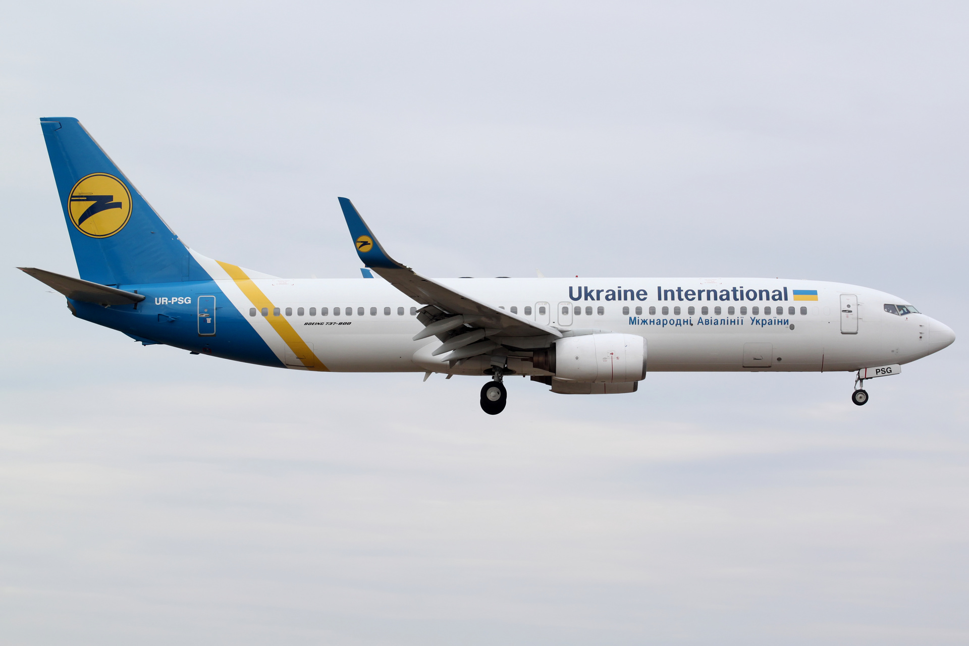 UR-PSG, Ukraine International Airlines (Samoloty » Spotting na EPWA » Boeing 737-800)
