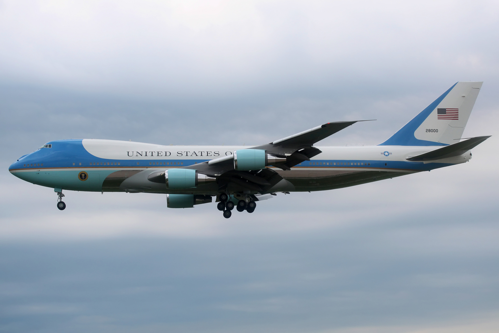 82-8000, U.S. Air Force (Aircraft » EPWA Spotting » Boeing 747-200 » VC-25A)
