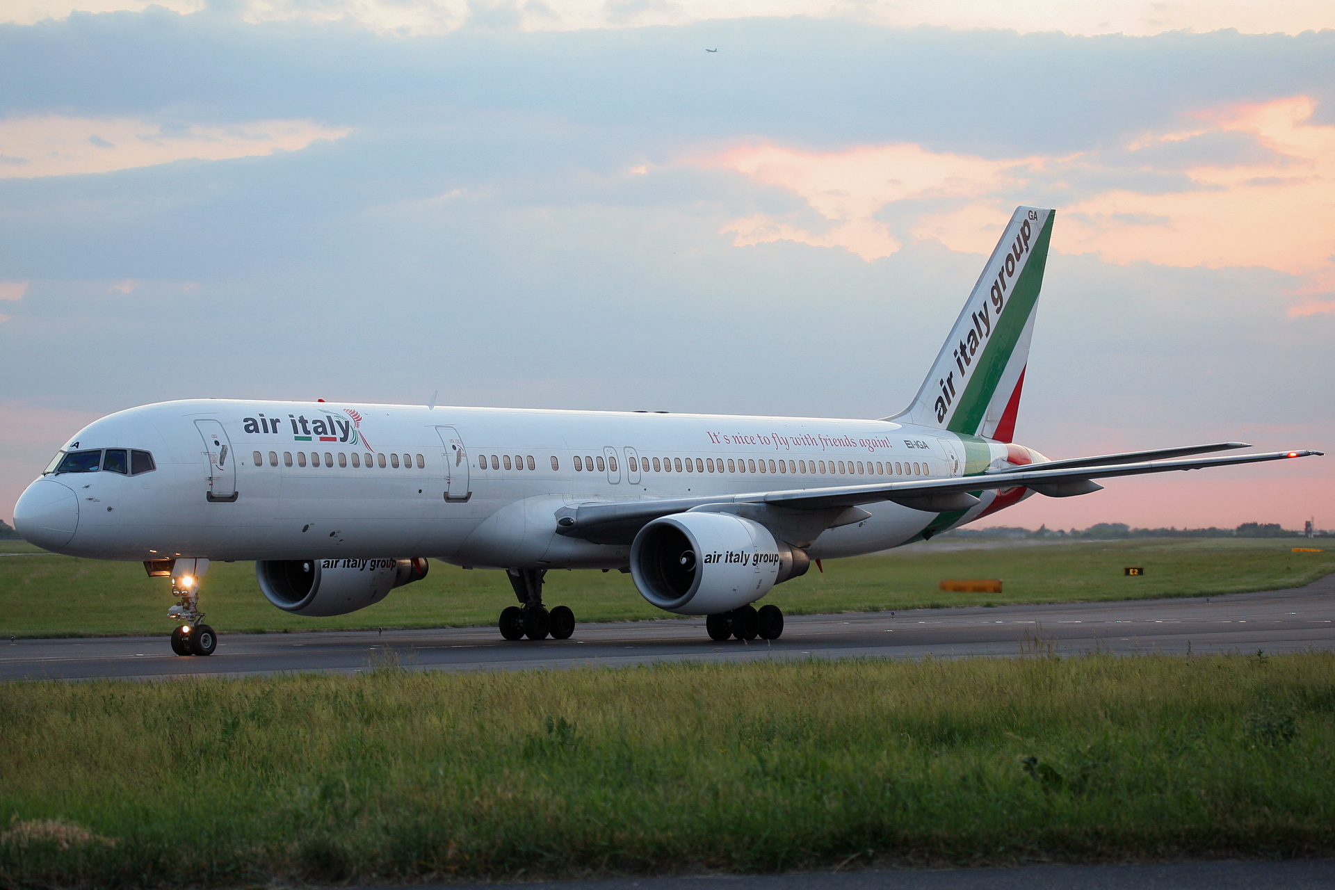 EI-IGA, Air Italy (Samoloty » Spotting na EPWA » Boeing 757-200)