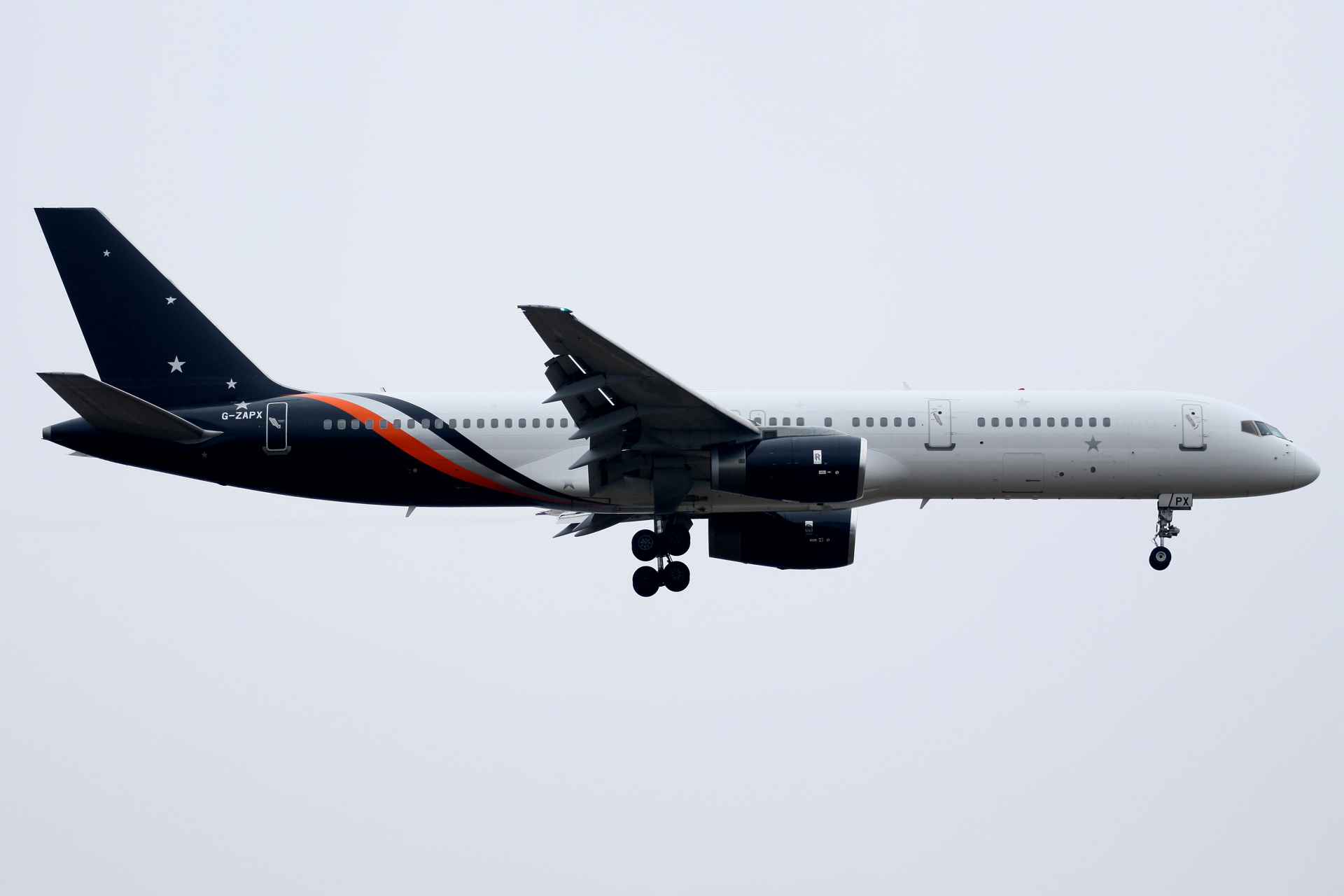 G-ZAPX, Titan Airways (Samoloty » Spotting na EPWA » Boeing 757-200)
