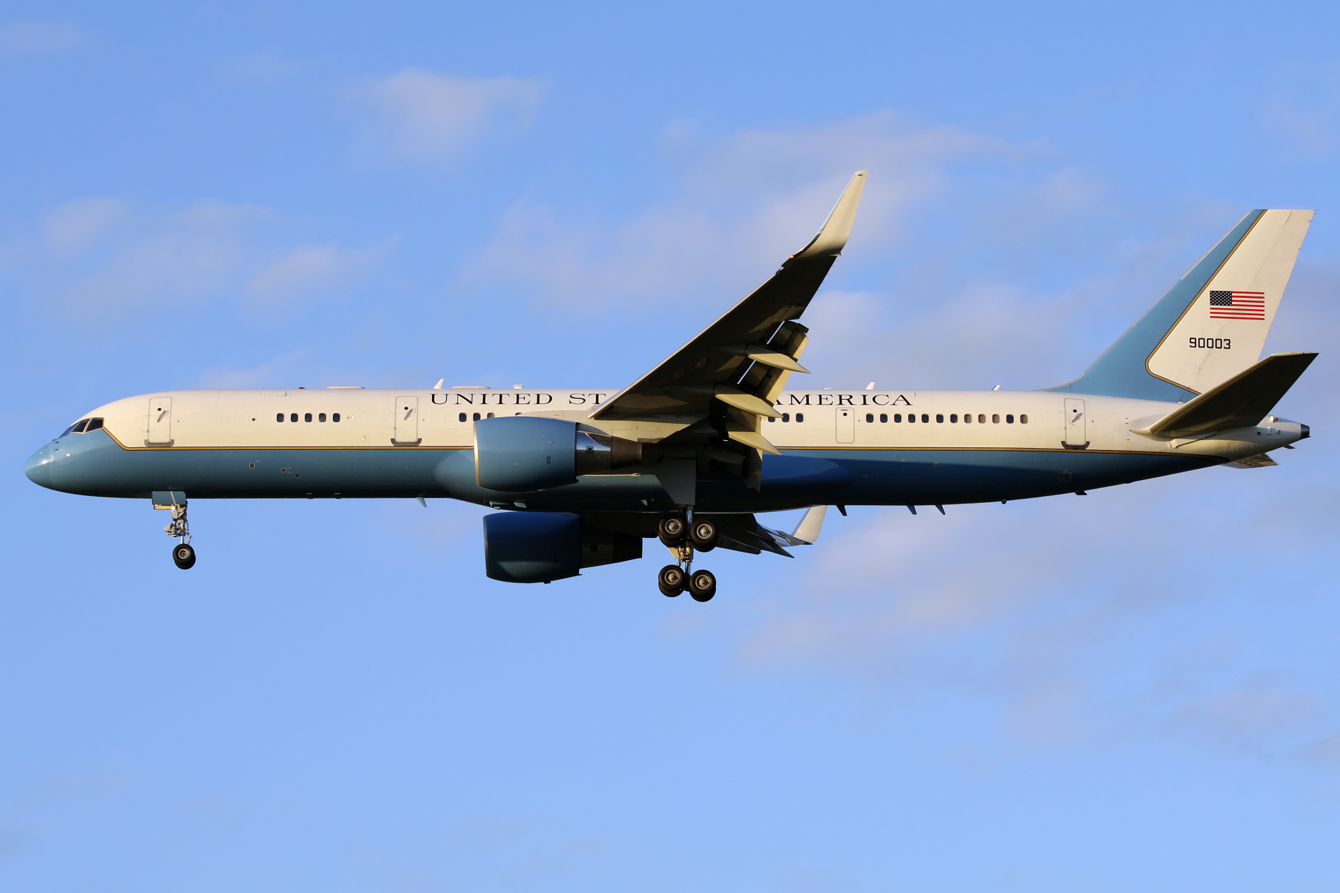 99-0003, Siły Powietrzne Stanów Zjednoczonych (Samoloty » Spotting na EPWA » Boeing 757-200 » VC-32A)