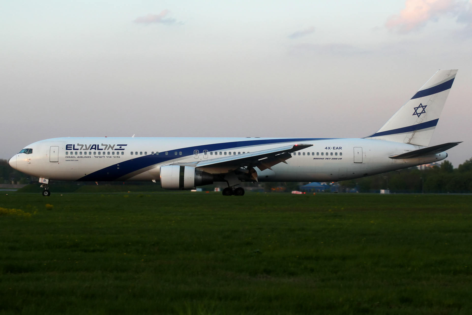 4X-EAR, El Al Israel Airlines (Samoloty » Spotting na EPWA » Boeing 767-300)