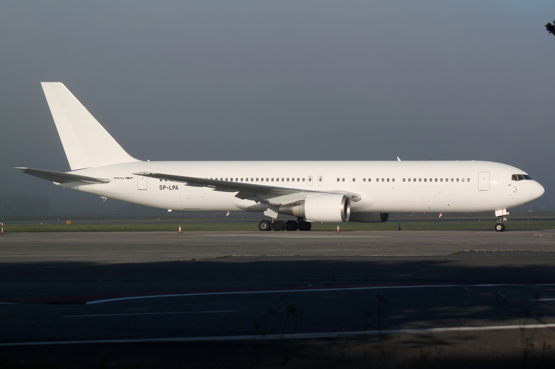 SP-LPA (bez malowania) (Samoloty » Spotting na EPWA » Boeing 767-300 » Polskie Linie Lotnicze LOT)