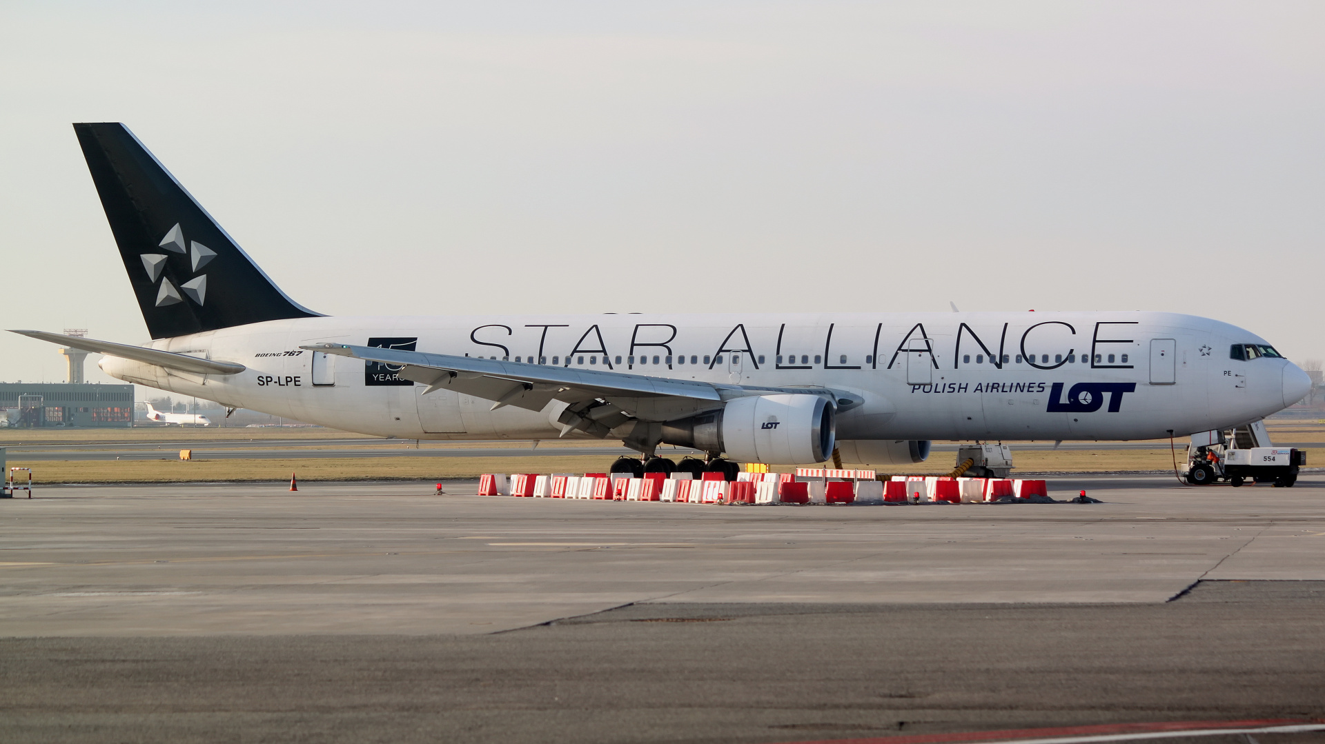 SP-LPE (malowanie Star Alliance - 15 lat) (Samoloty » Spotting na EPWA » Boeing 767-300 » Polskie Linie Lotnicze LOT)
