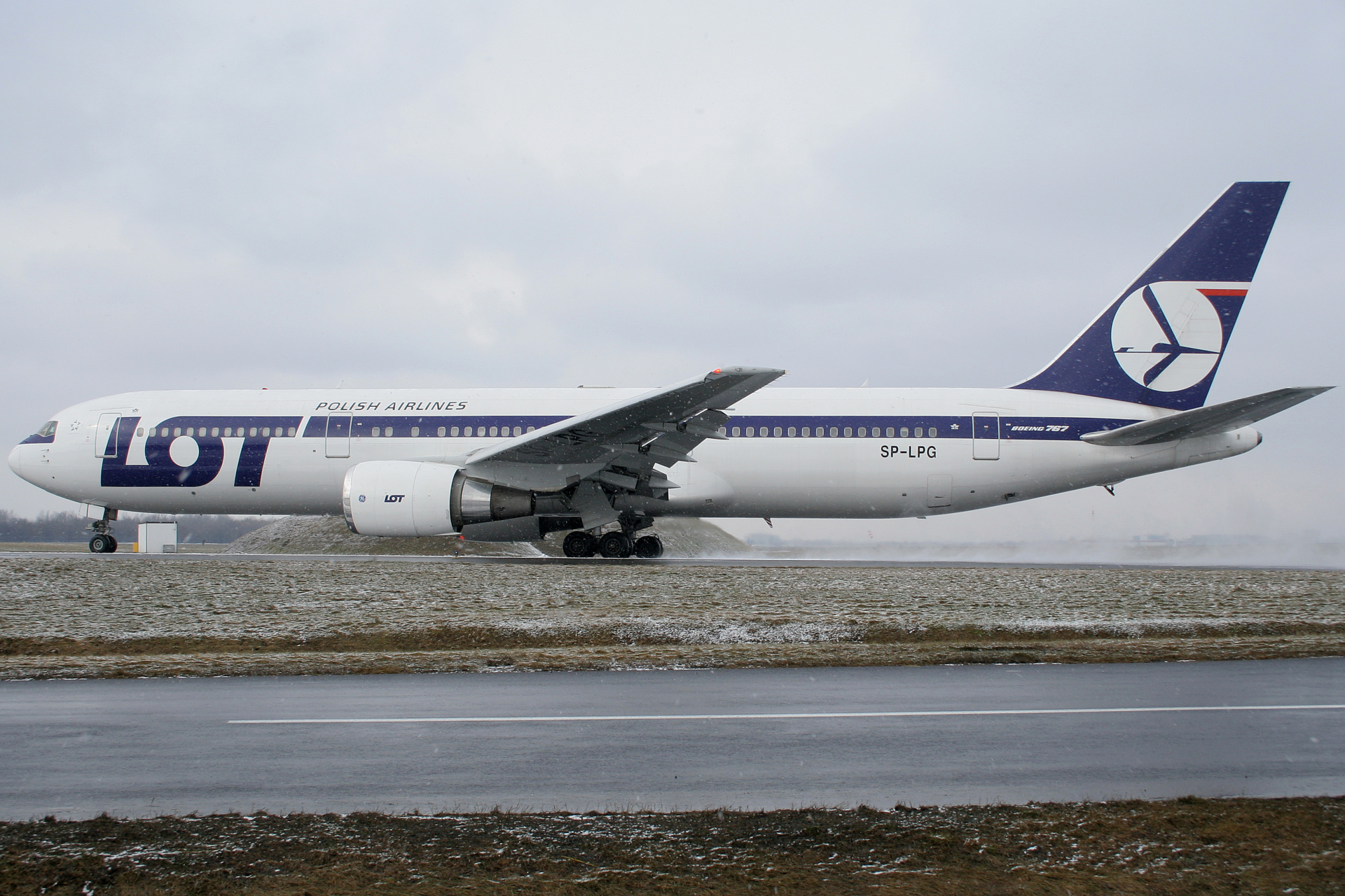 SP-LPG (Aircraft » EPWA Spotting » Boeing 767-300 » LOT Polish Airlines)