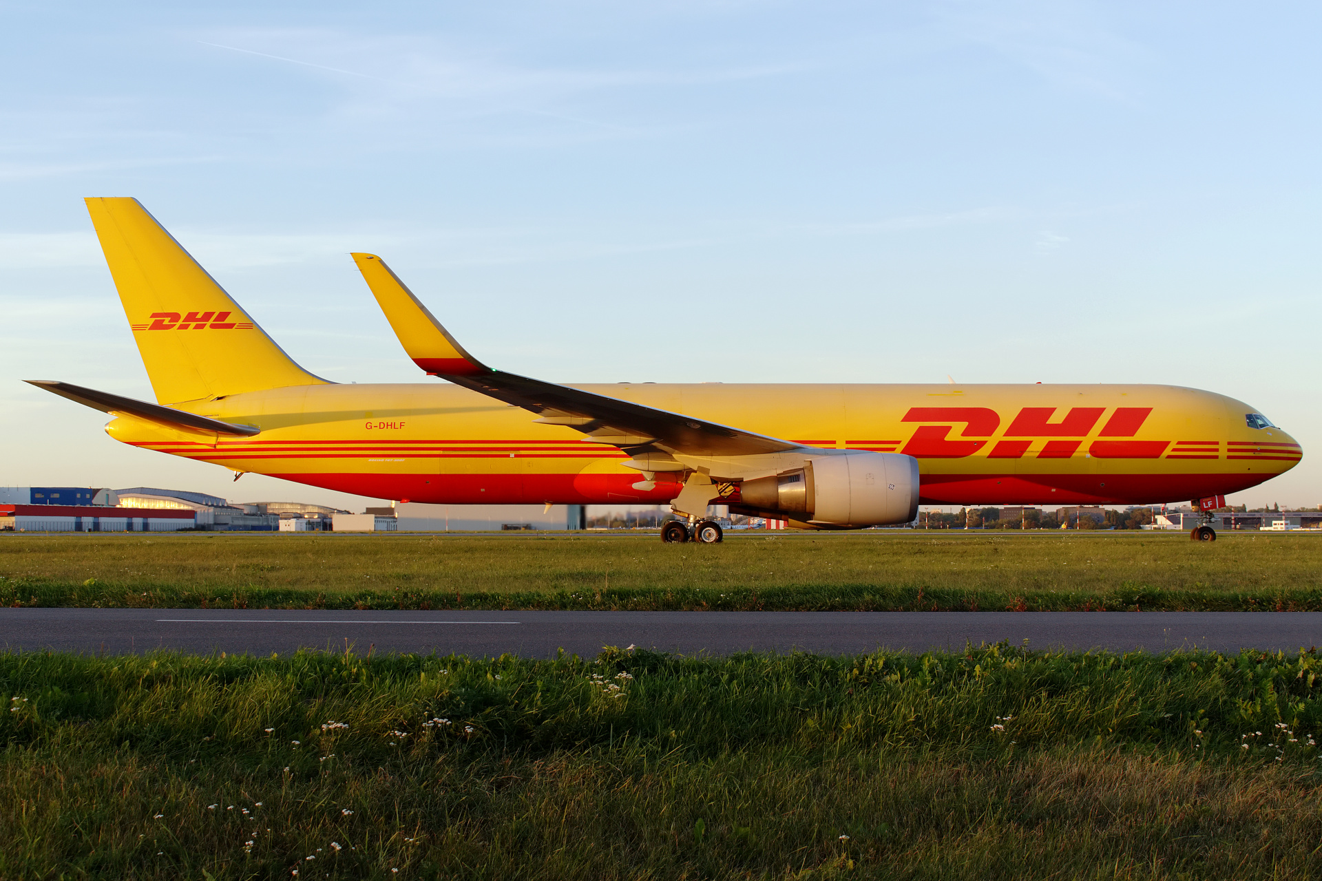 G-DHLF, DHL (Samoloty » Spotting na EPWA » Boeing 767-300F)