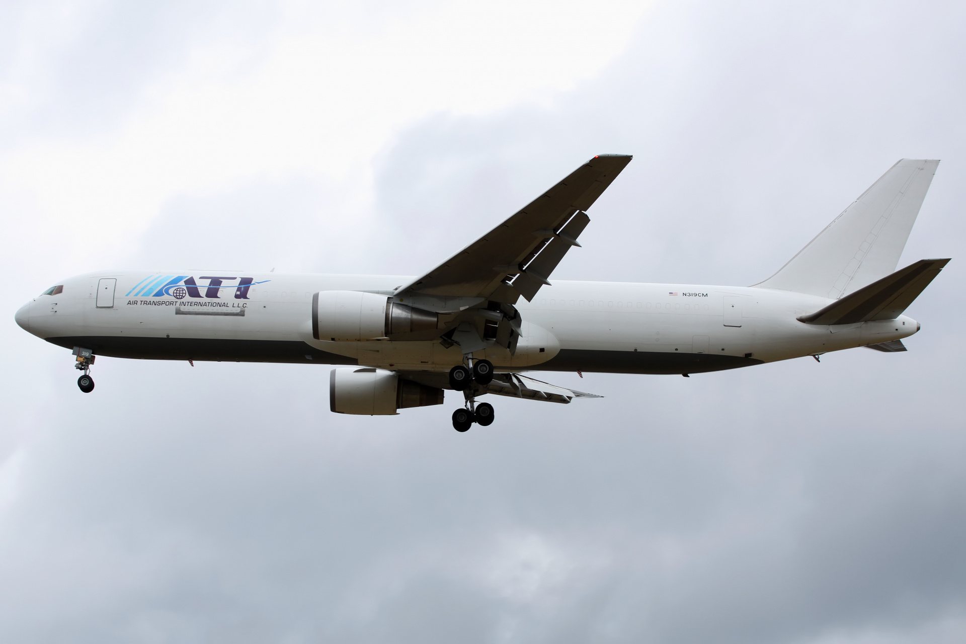 BDSF, N319CM, Air Transport International (Aircraft » EPWA Spotting » Boeing 767-300F)
