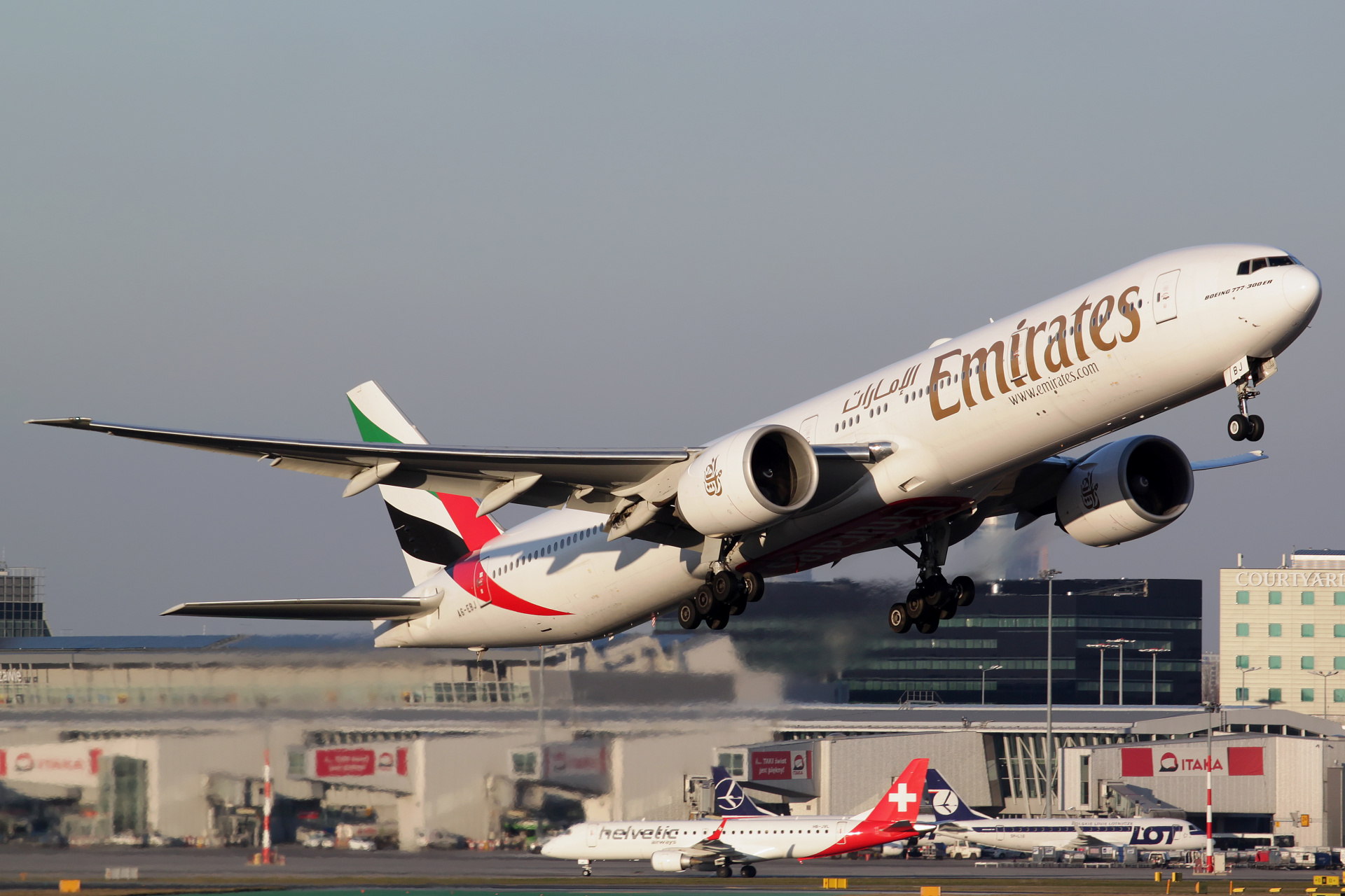 A6-EBJ (Aircraft » EPWA Spotting » Boeing 777-300ER » Emirates)