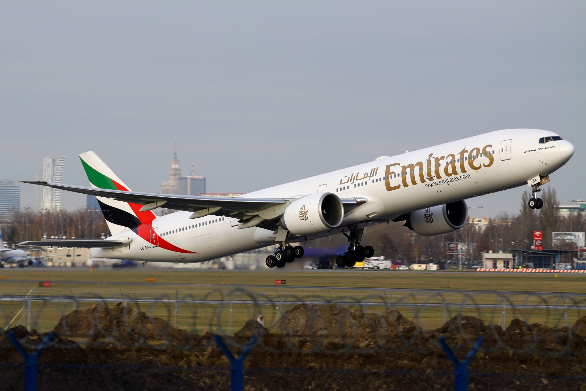 A6-EBL (Aircraft » EPWA Spotting » Boeing 777-300ER » Emirates)