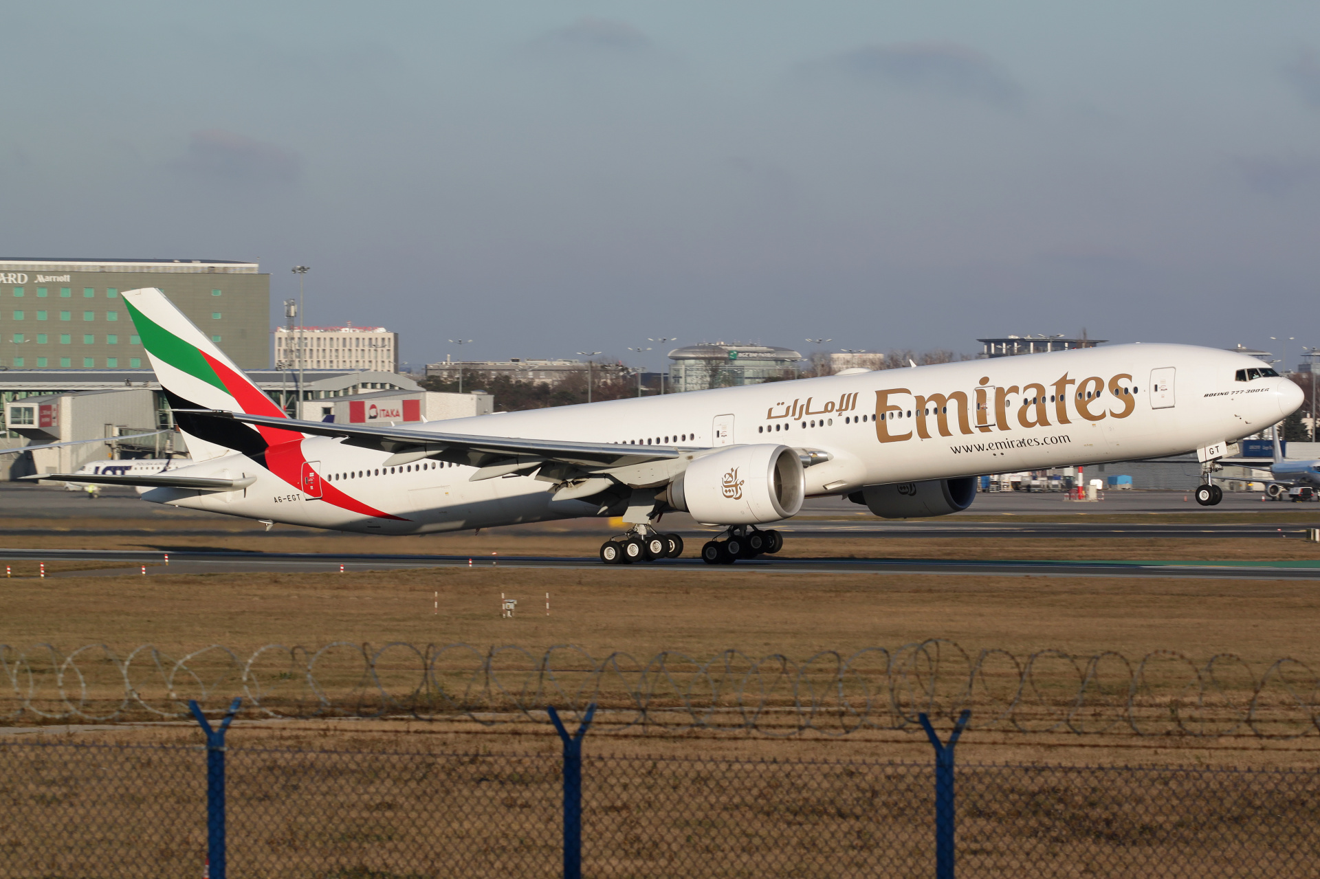 A6-EGT (Samoloty » Spotting na EPWA » Boeing 777-300ER » Emirates)