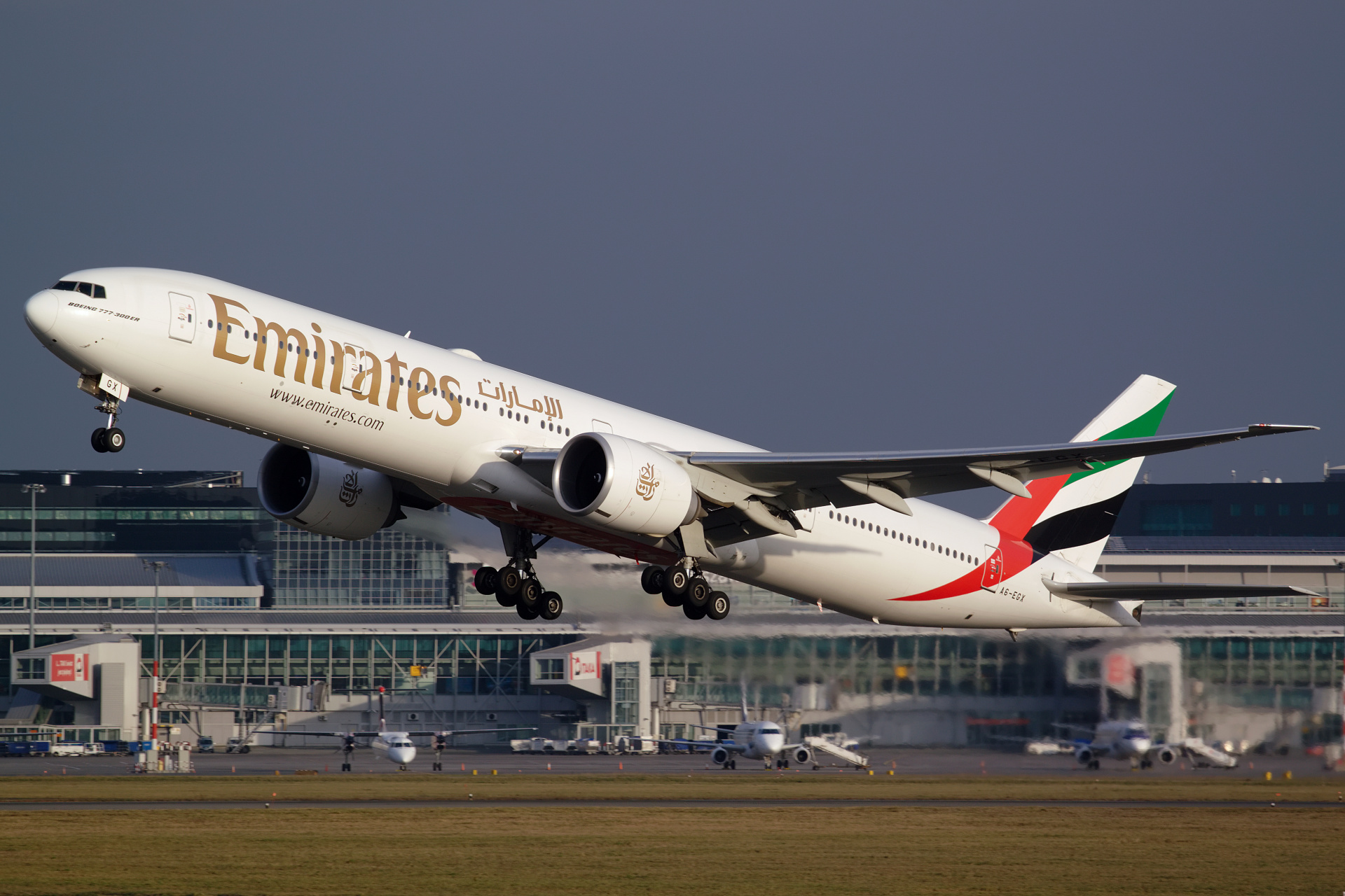 A6-EGX (Samoloty » Spotting na EPWA » Boeing 777-300ER » Emirates)