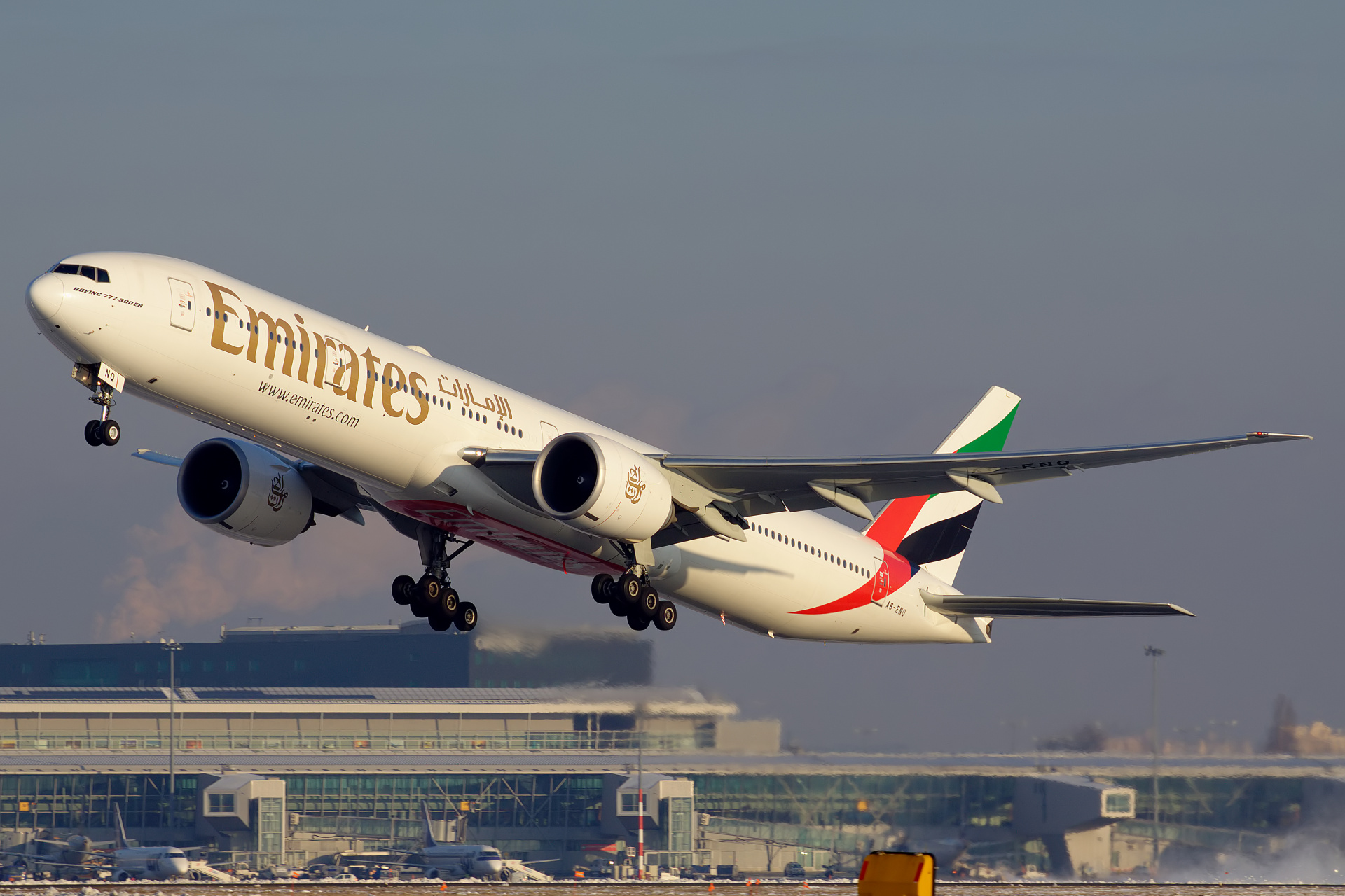 A6-ENQ (Samoloty » Spotting na EPWA » Boeing 777-300ER » Emirates)