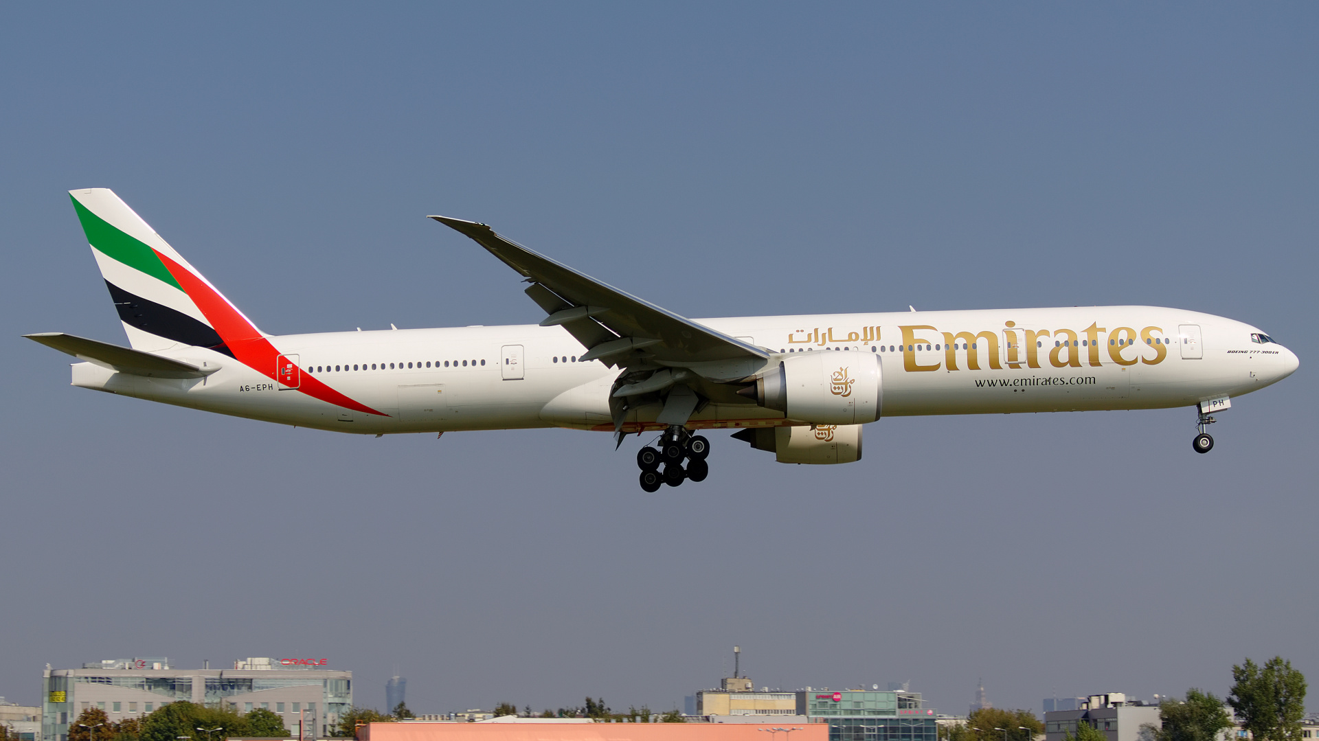 A6-EPH (Samoloty » Spotting na EPWA » Boeing 777-300ER » Emirates)