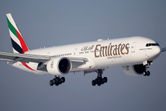 A6-EGV (Aviation » EPWA Spotting » Boeing 777-300ER » Emirates)