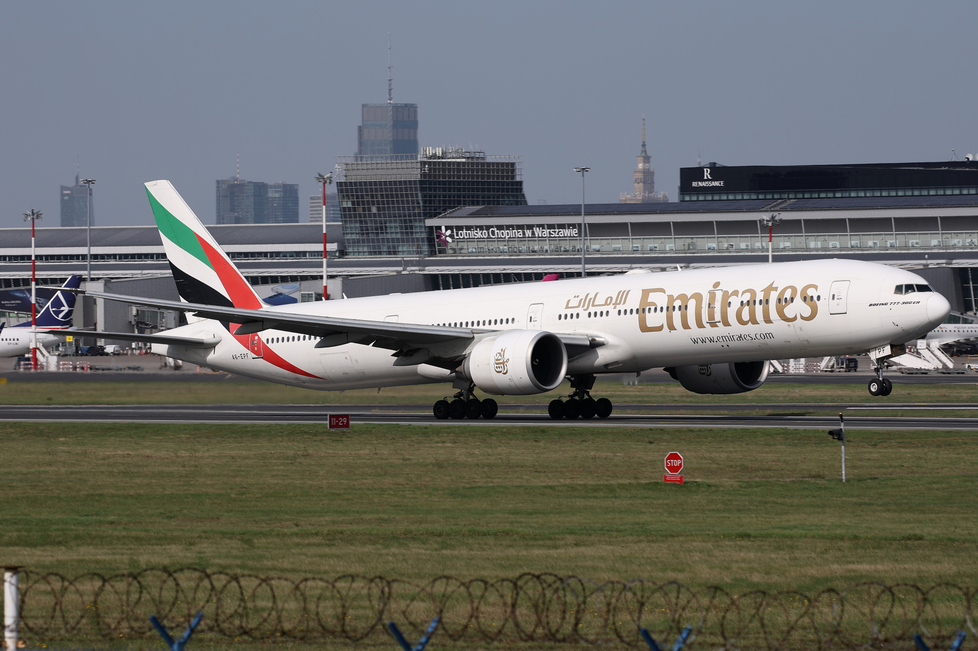 A6-EPF (Samoloty » Spotting na EPWA » Boeing 777-300ER » Emirates)