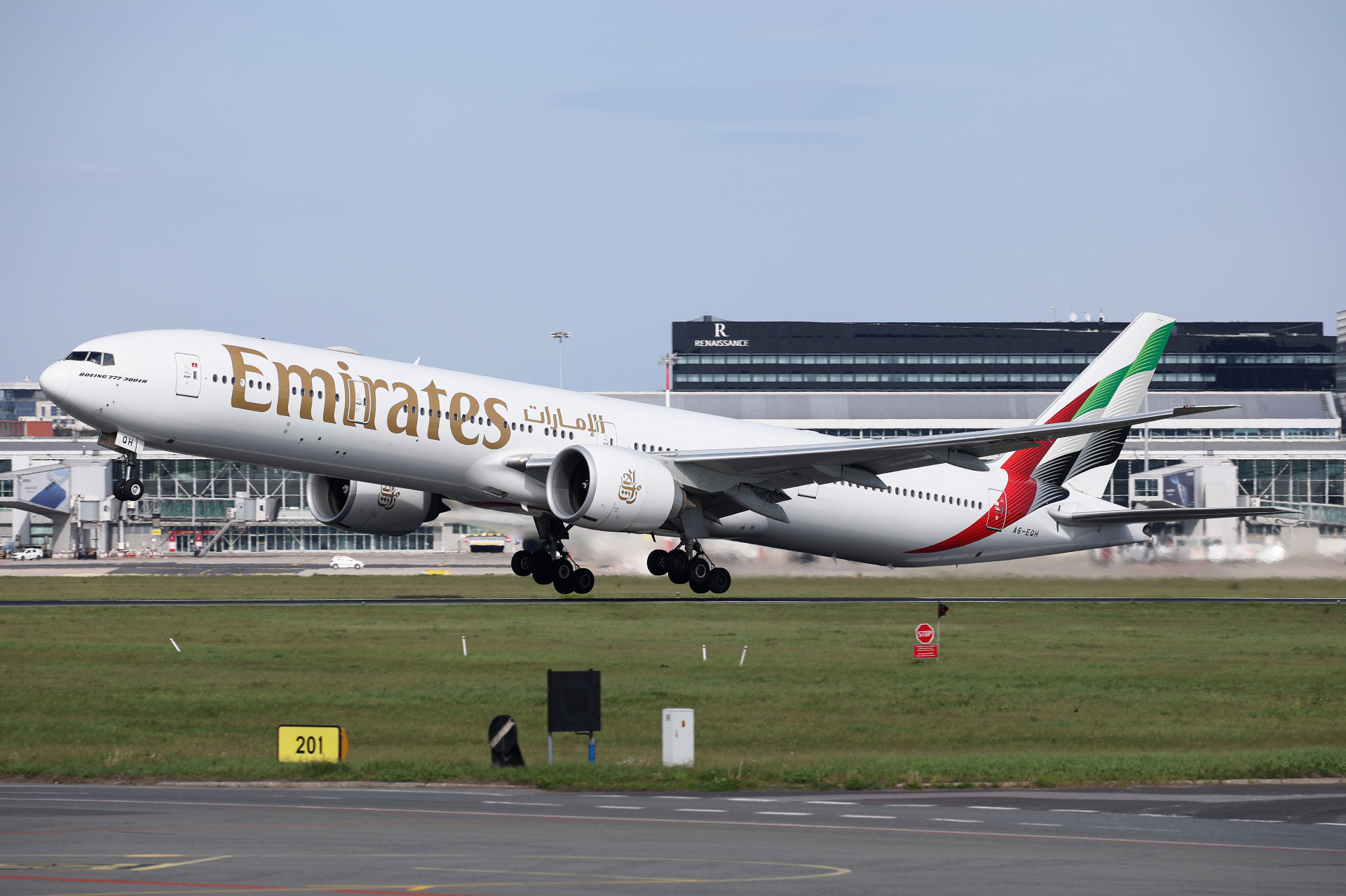 A6-EQH (Aircraft » EPWA Spotting » Boeing 777-300ER » Emirates)