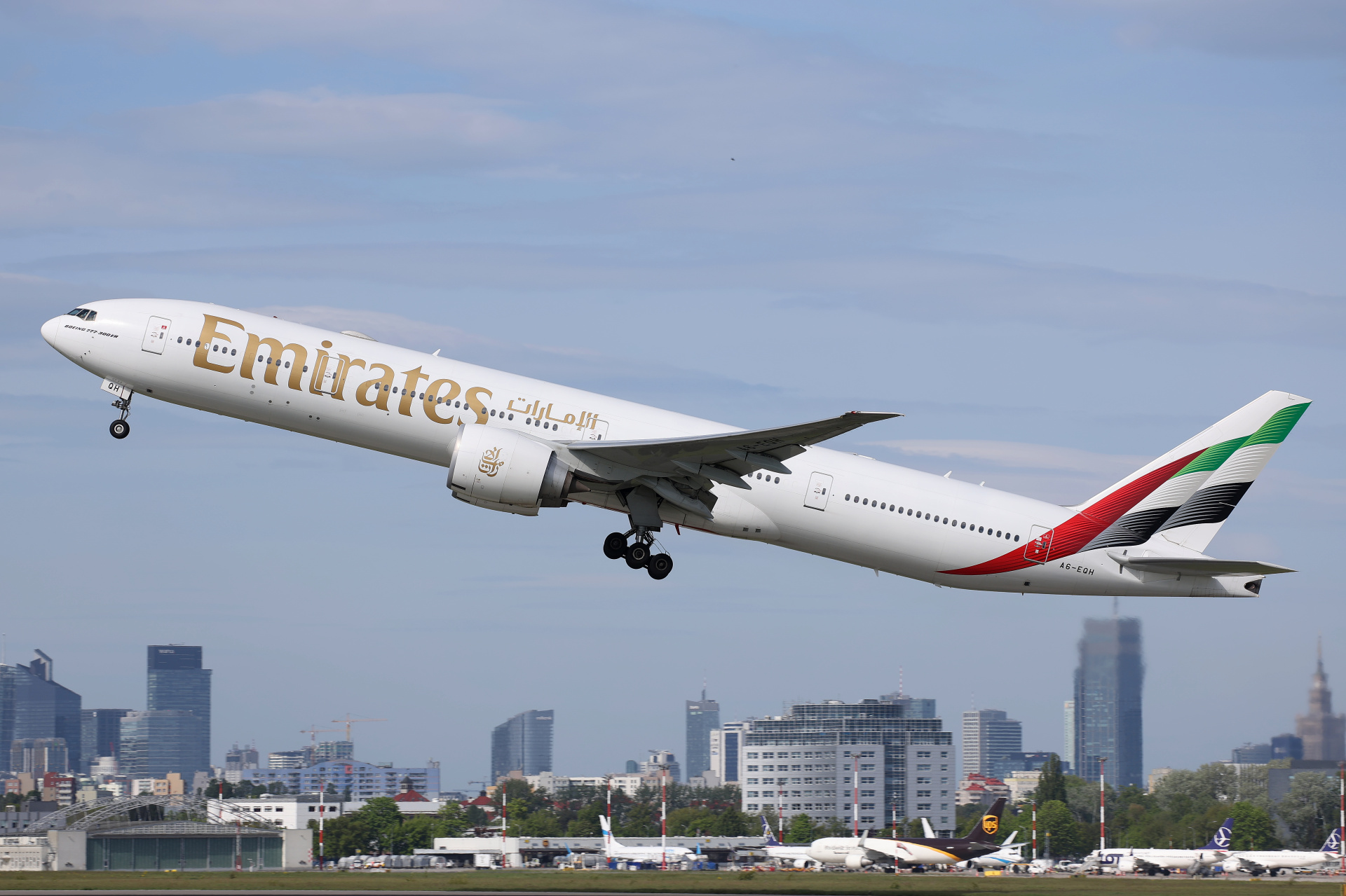A6-EQH (Aircraft » EPWA Spotting » Boeing 777-300ER » Emirates)