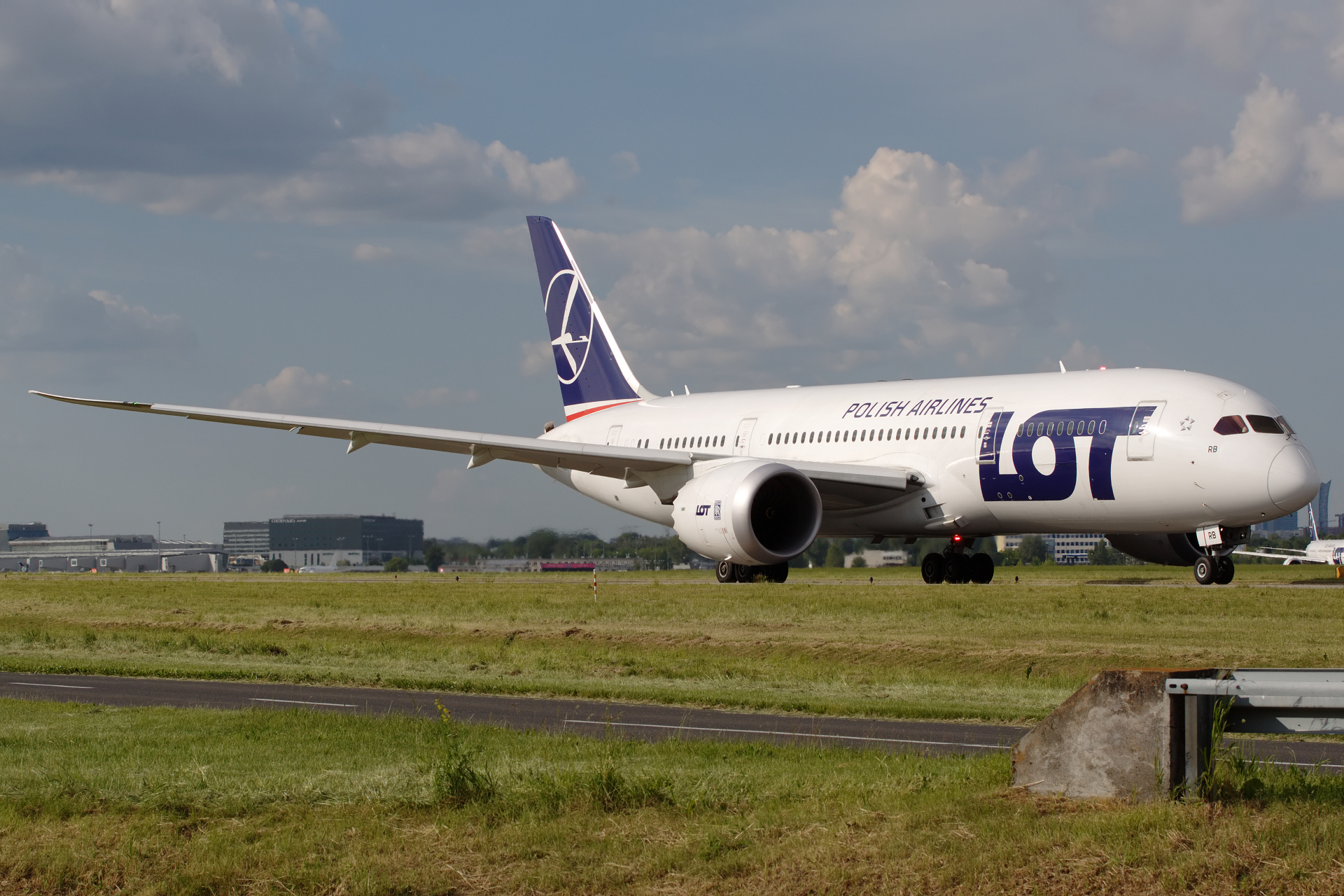 SP-LRB (Aircraft » EPWA Spotting » Boeing 787-8 Dreamliner » LOT Polish Airlines)