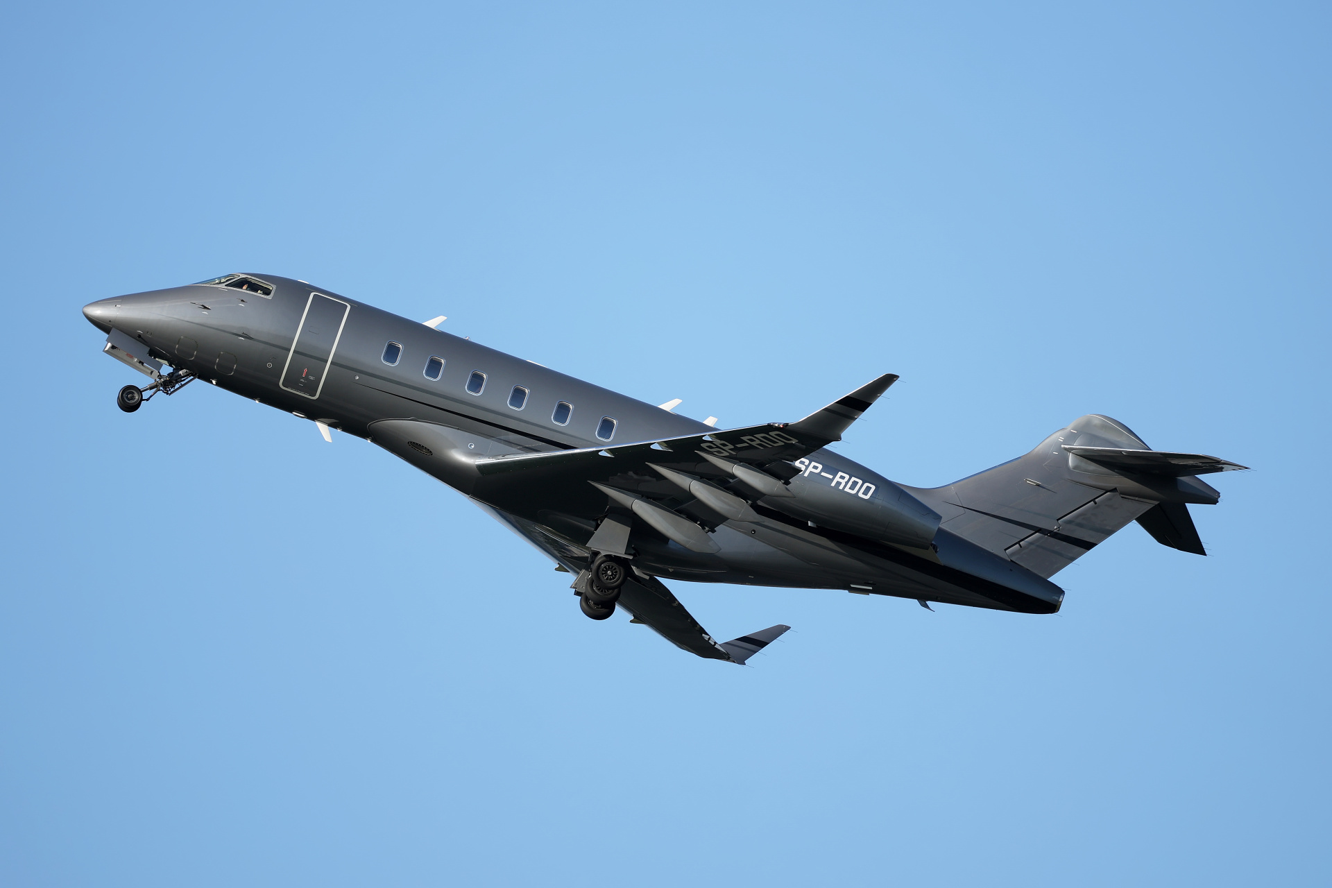 Challenger 3500, SP-RDO, Jet Story (Aircraft » EPWA Spotting » Bombardier BD-100 Challenger 300)