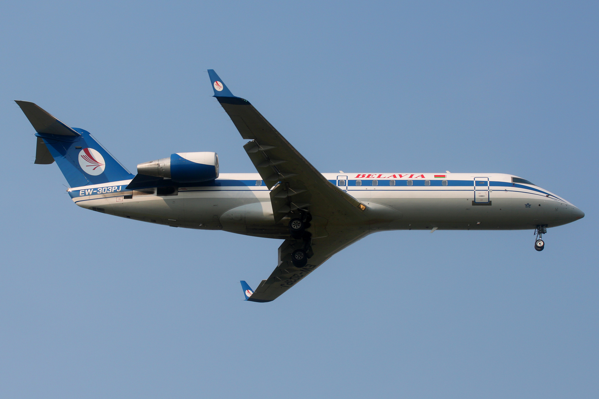 EW-303PJ, Belavia (Samoloty » Spotting na EPWA » Bombardier CL-600 Regional Jet » CRJ-200)