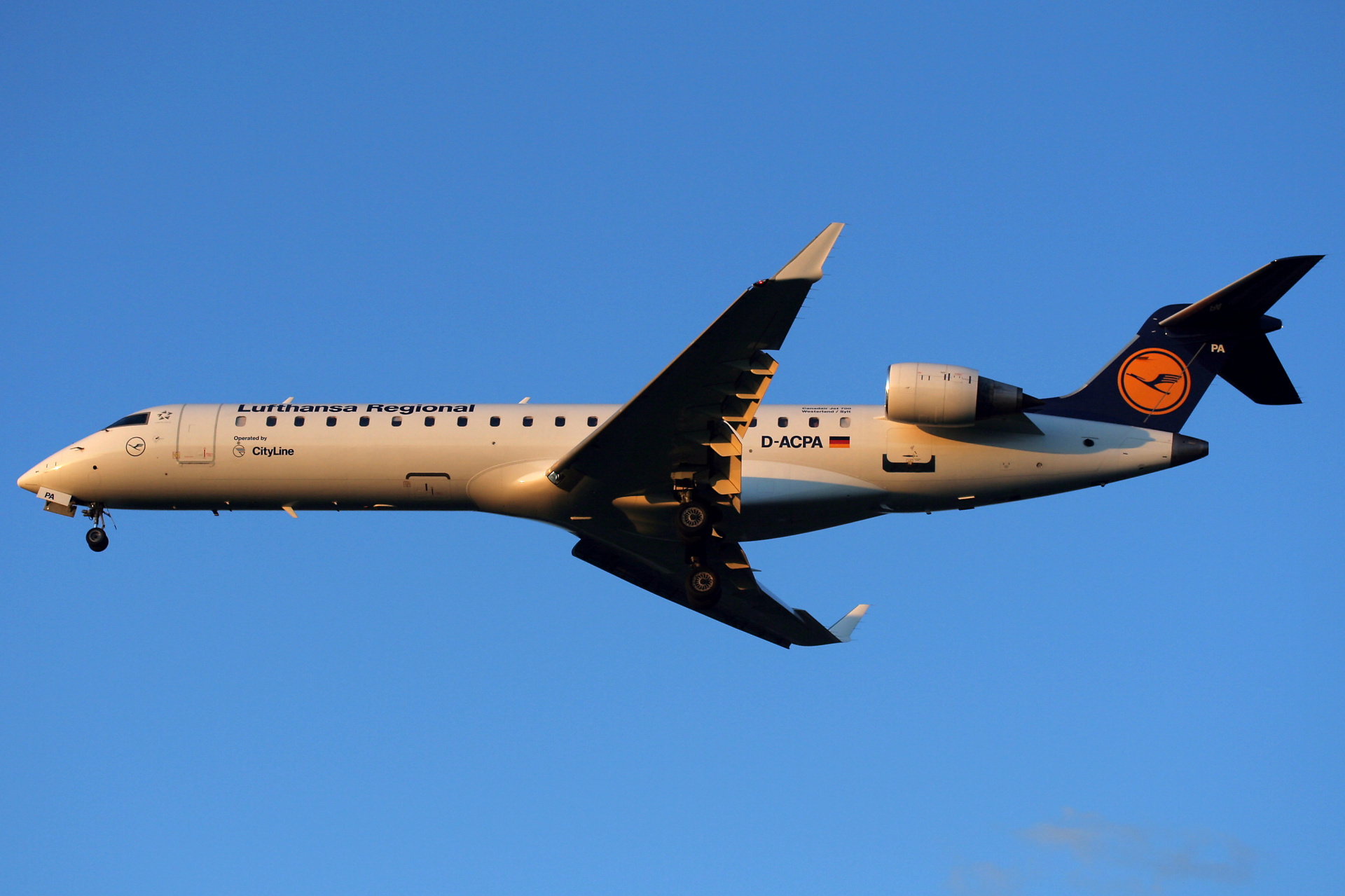 D-ACPA, Lufthansa Regional (CityLine) (Samoloty » Spotting na EPWA » Mitsubishi Regional Jet » CRJ-700)